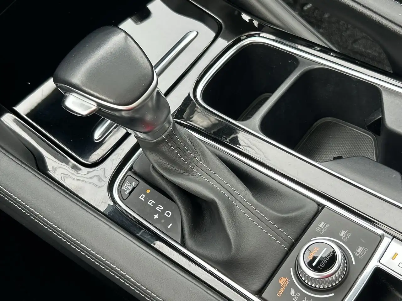 Kia Telluride снимка Kia Telluride