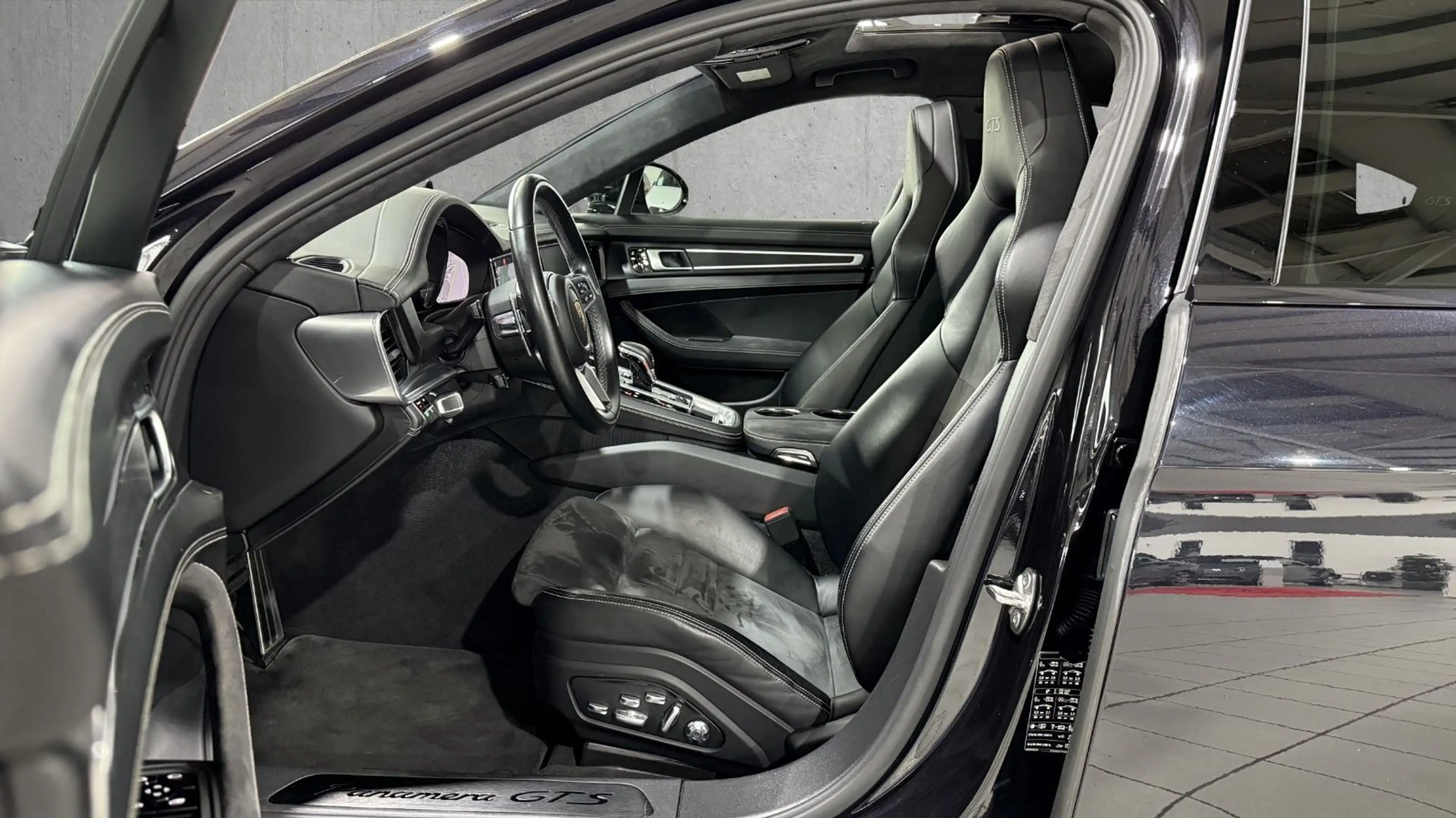 Porsche Panamera GTS PANO SPORTABGAS PDLS+ — photo 10