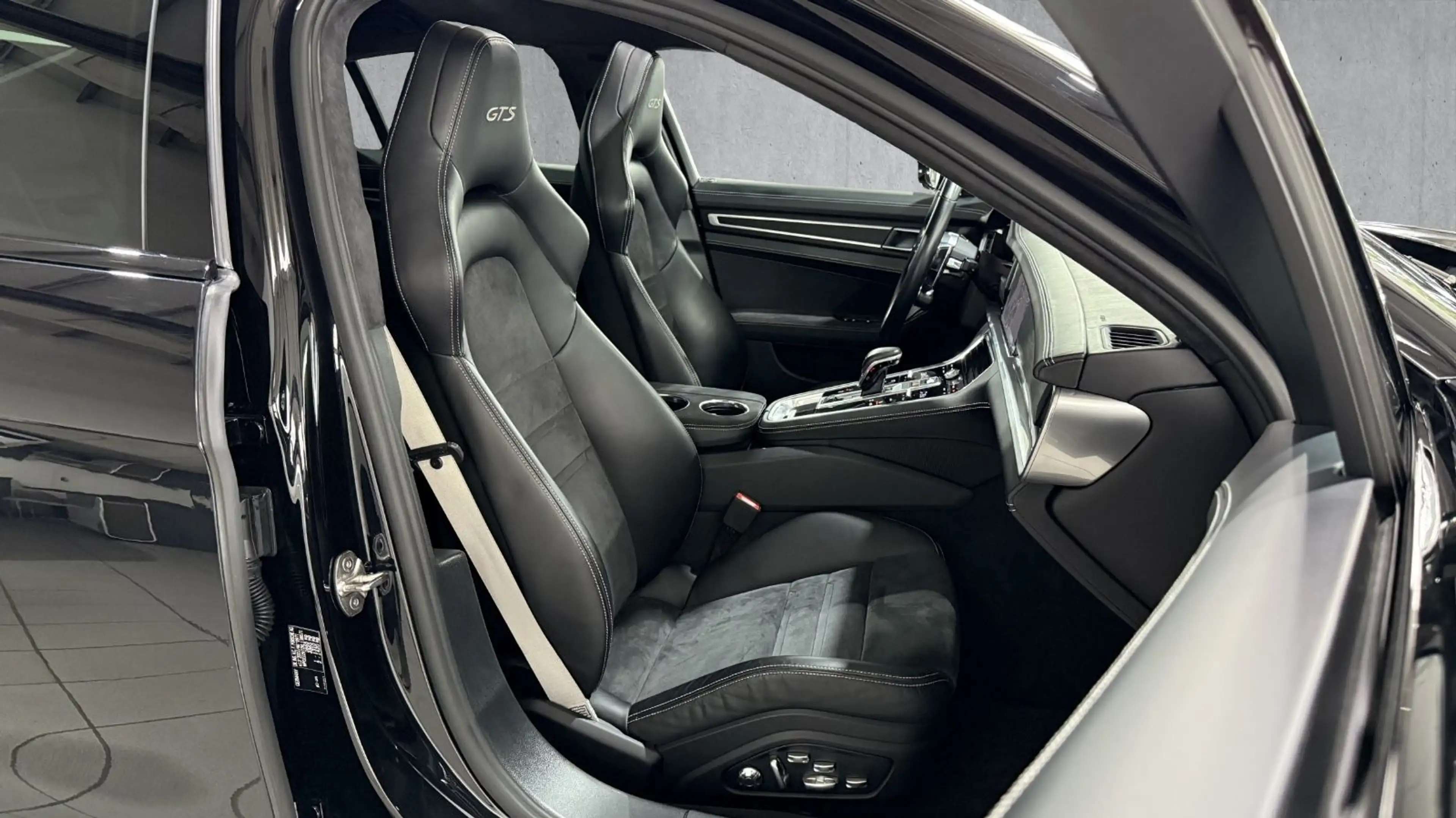 Porsche Panamera GTS PANO SPORTABGAS PDLS+ — photo 14
