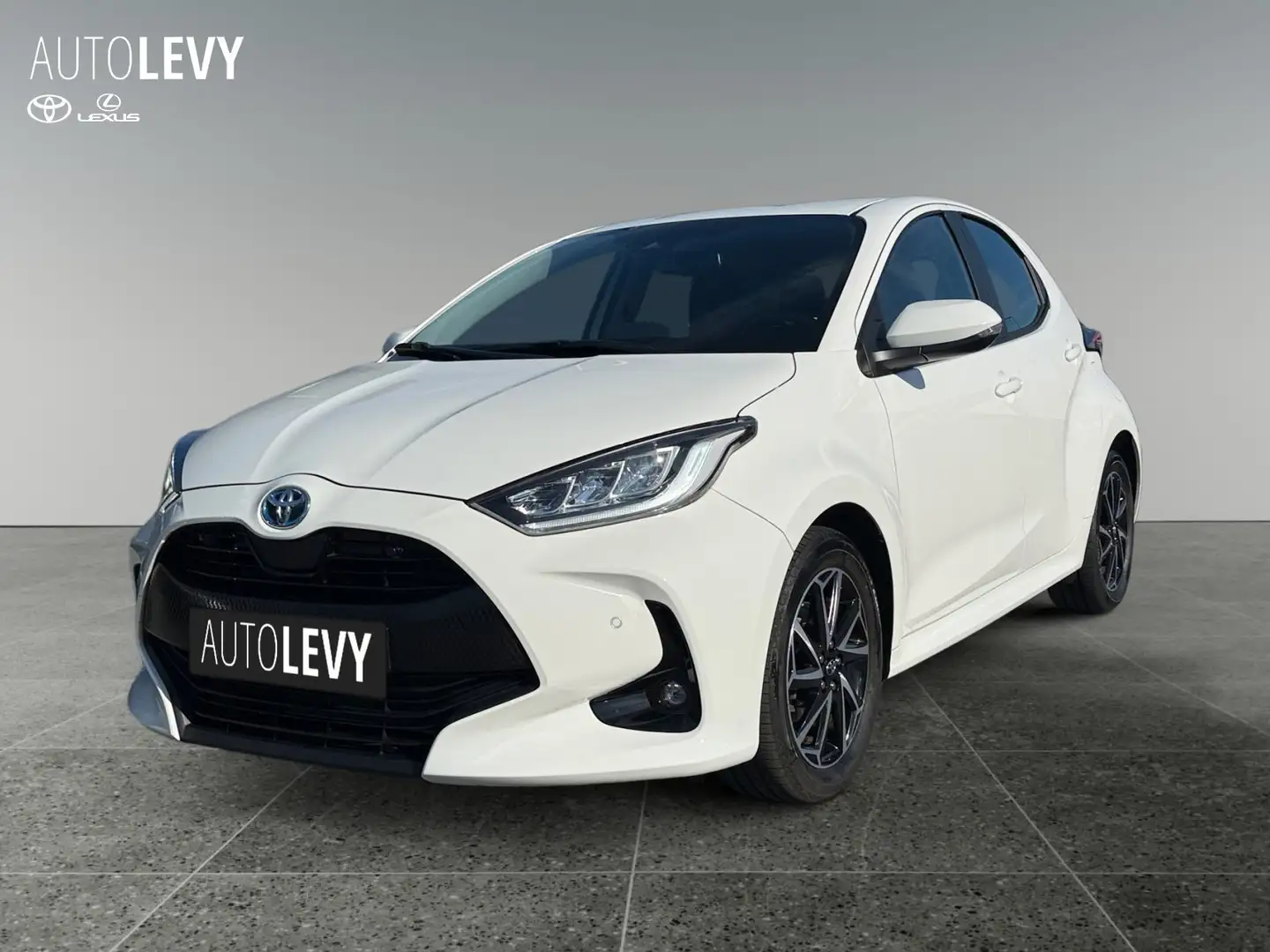 Toyota Yaris 1.5 HYBRID Team Deutschland *ACC*LED*RFK*LM Wit - 2