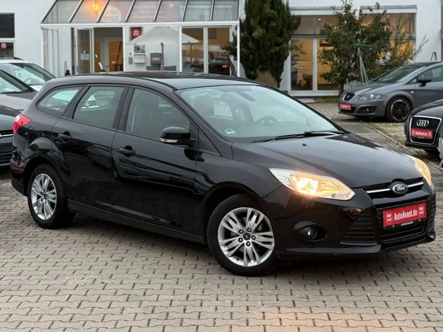 Ford Focus 1,0 EcoBoost 92kW Trend Turnier*MFL*BT*BCM Schwarz - 1