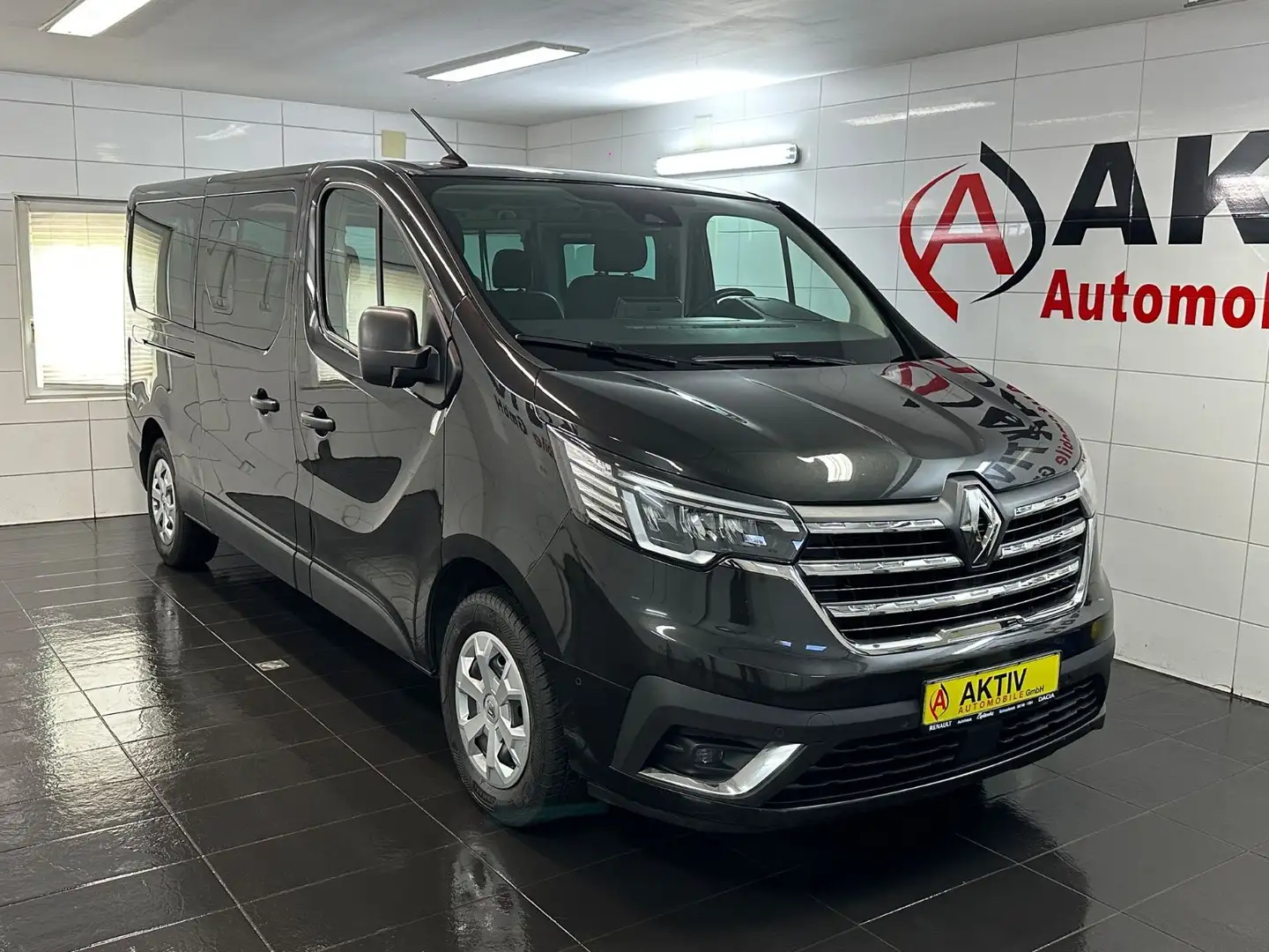 Renault Trafic Combi L2H1 3,0t Life *Navi*8 Sitzer*LED* Schwarz - 1