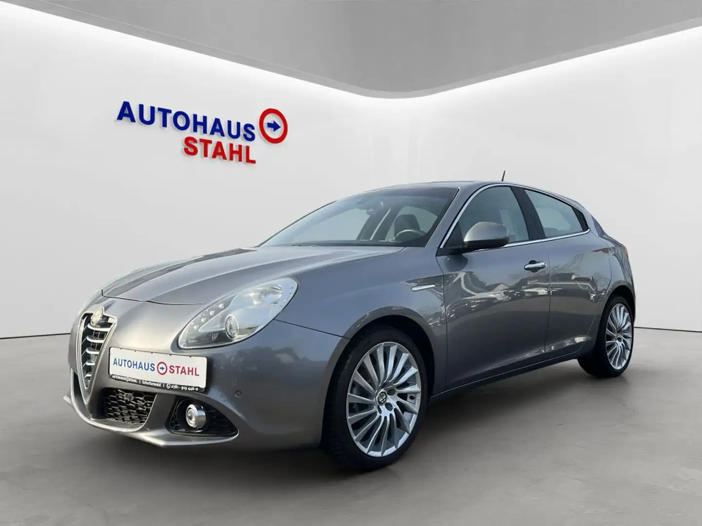 Alfa Romeo Giulietta 1.6 JTDM 16V Turismo Grau - 1