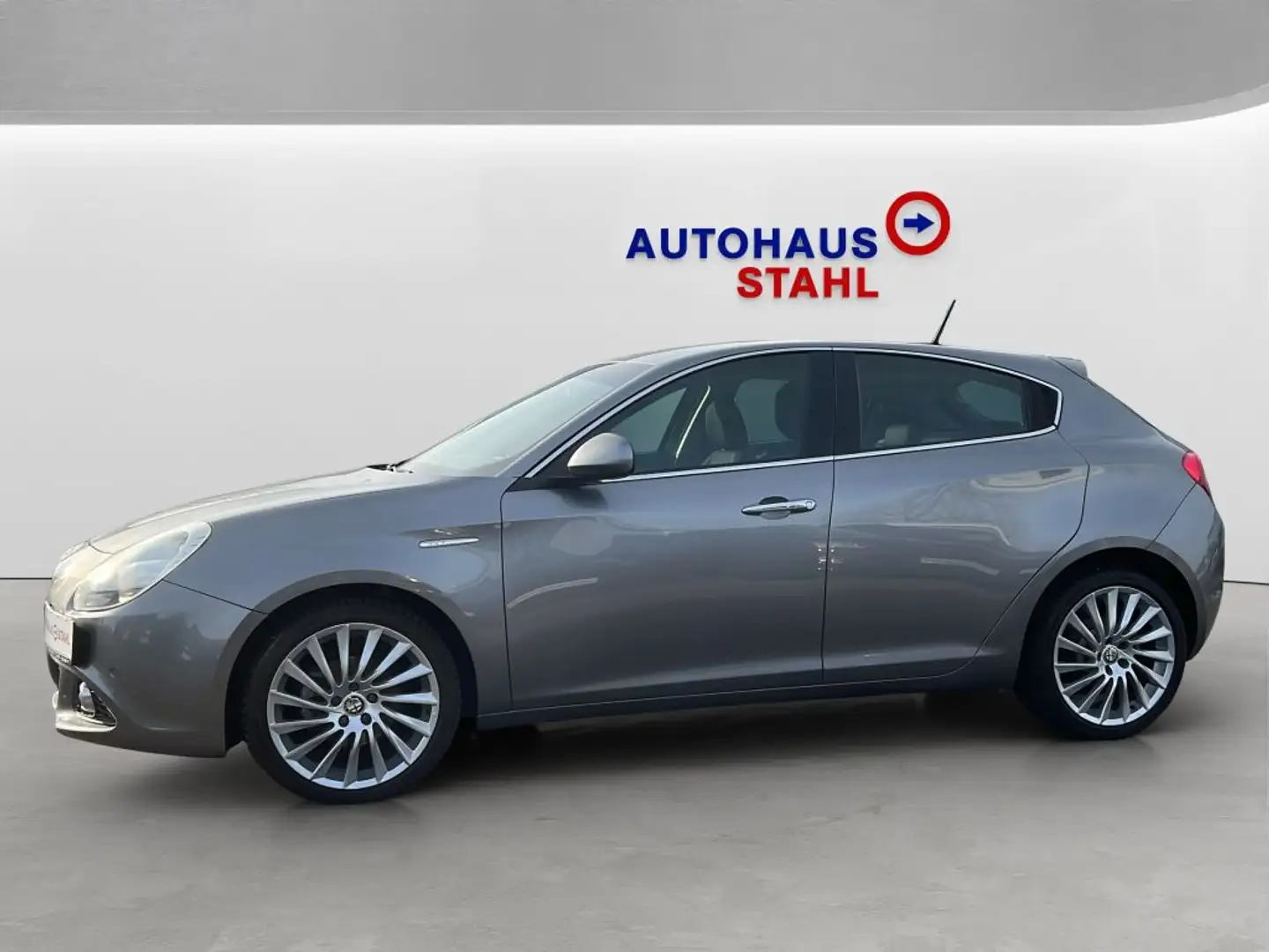 Alfa Romeo Giulietta 1.6 JTDM 16V Turismo Grau - 2