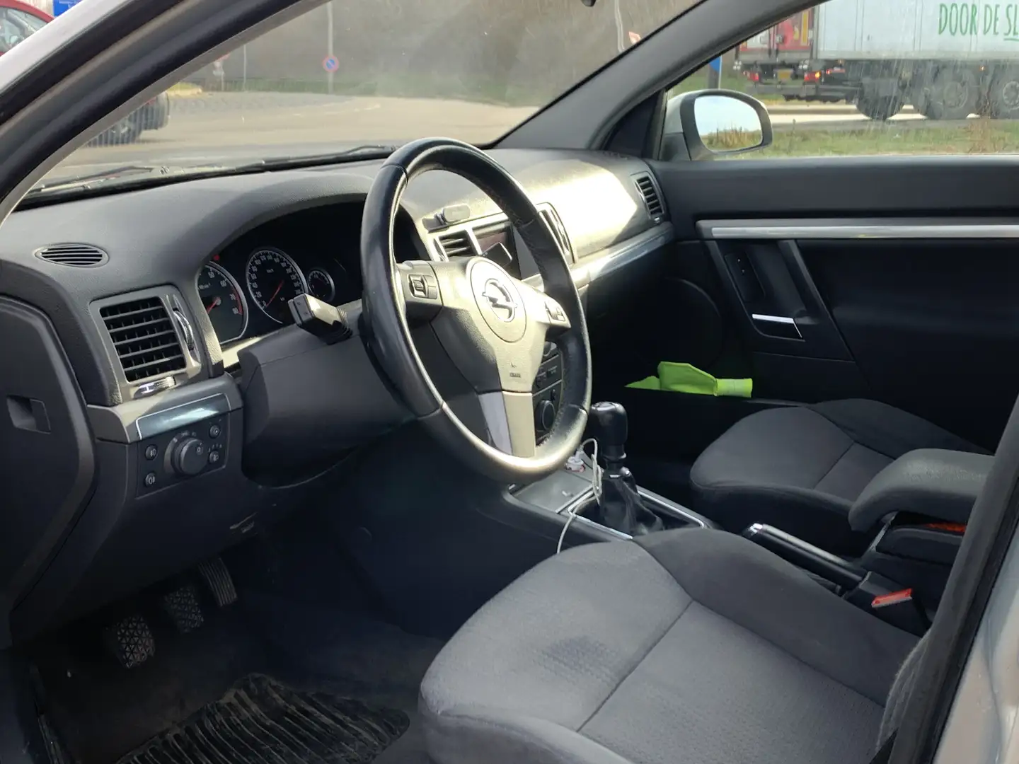 Opel Vectra 2.2-16V Business Grijs - 1