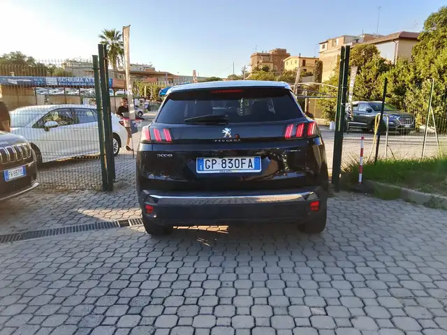 Peugeot 3008 view 5