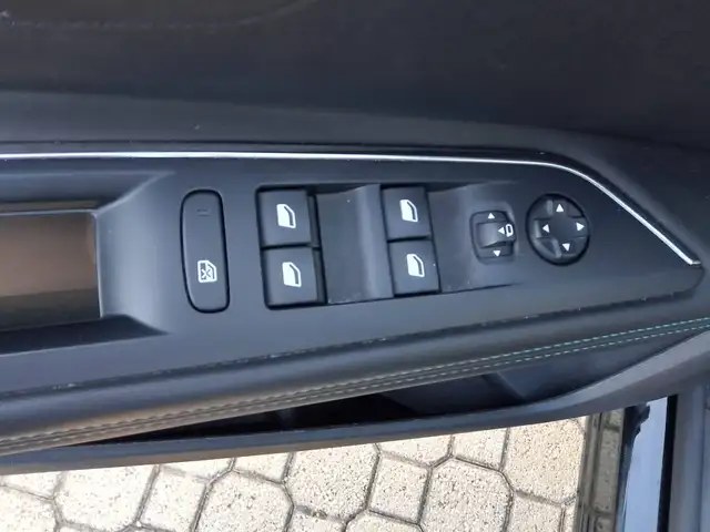 Peugeot 3008 view 12