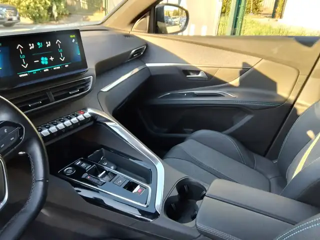 Peugeot 3008 view 13