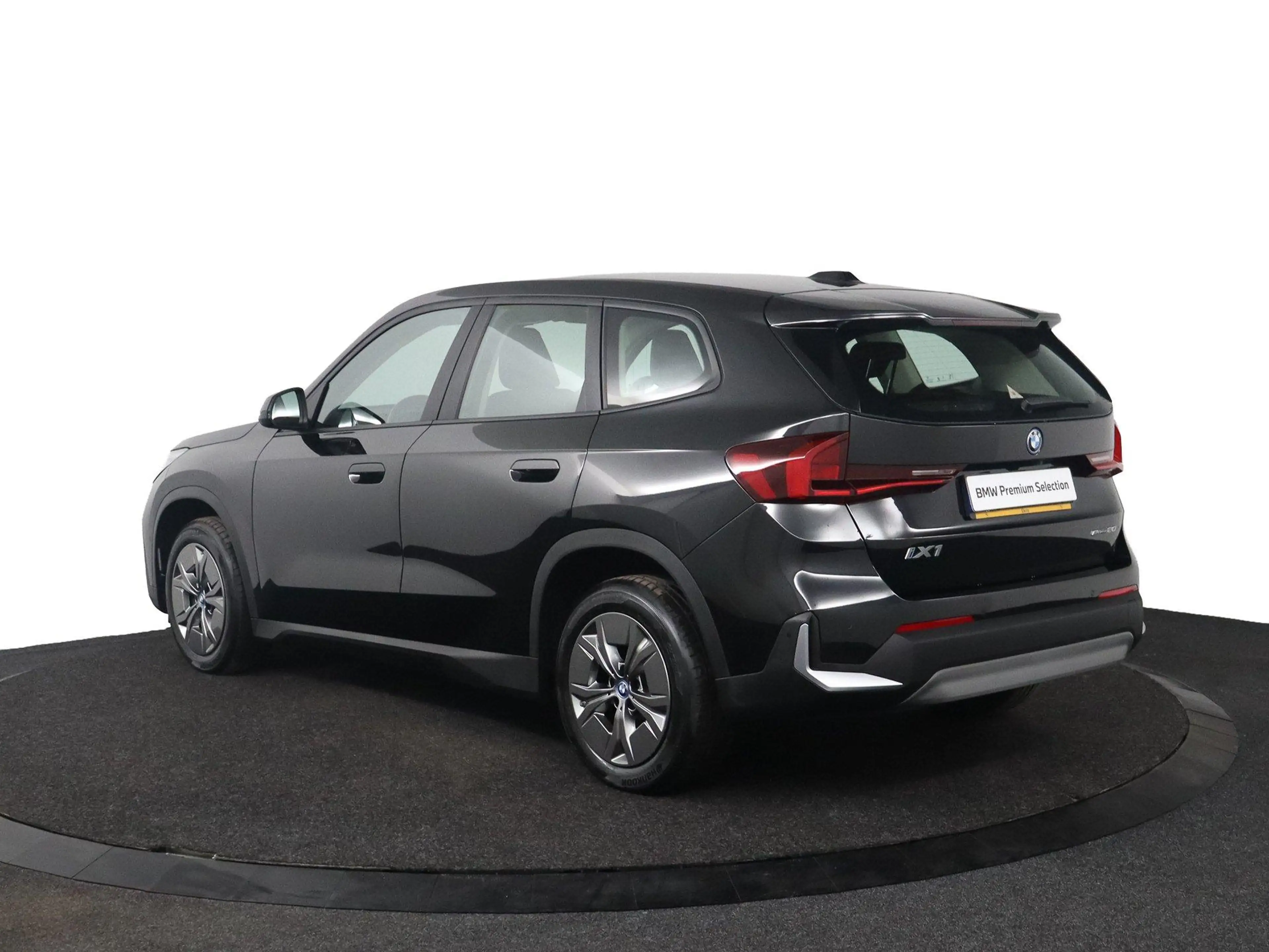 BMW iX1 eDrive20 67 kWh | Camera | Parkeersensoren voor en — photo 10