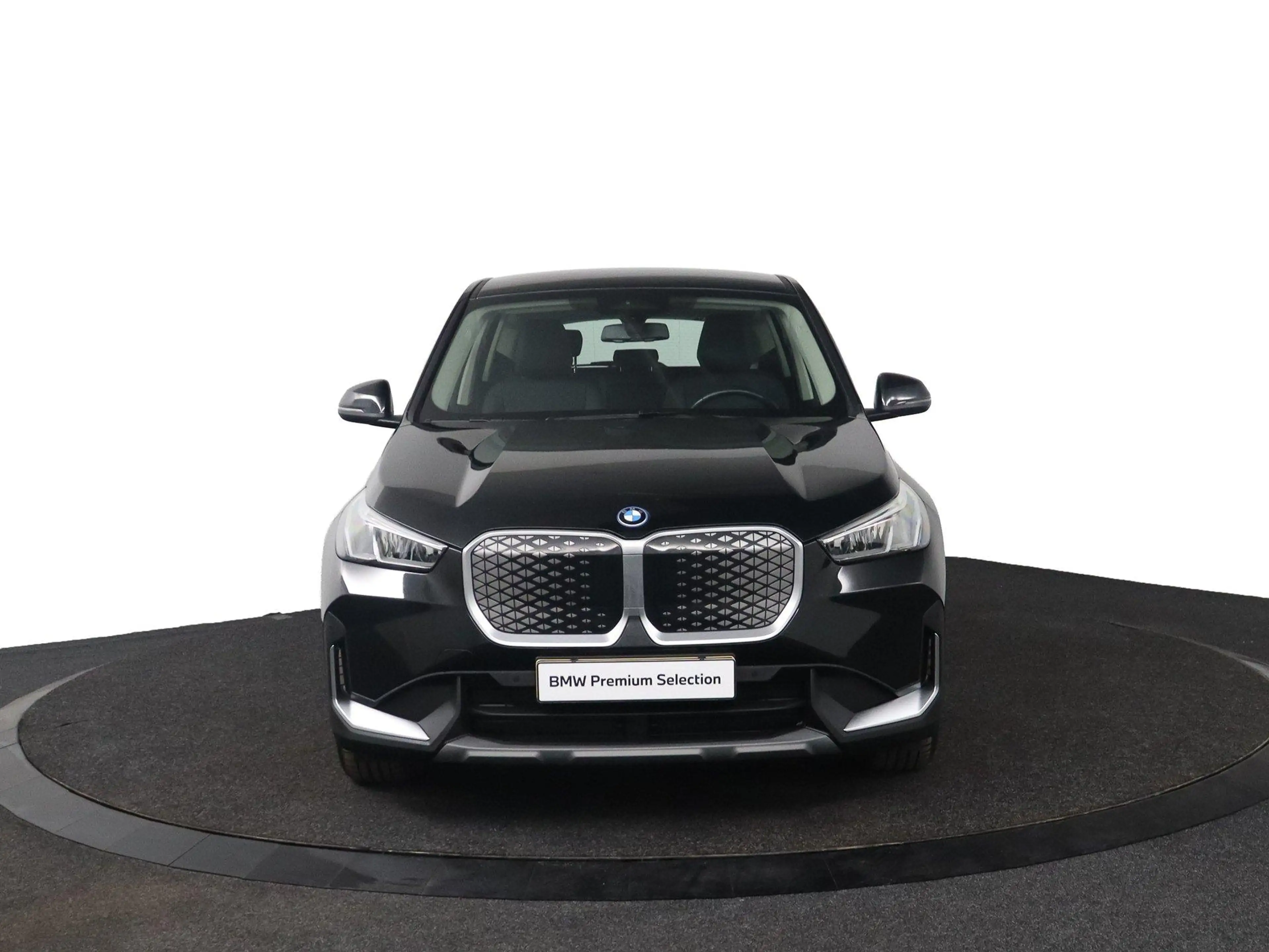 BMW iX1 eDrive20 67 kWh | Camera | Parkeersensoren voor en — photo 13