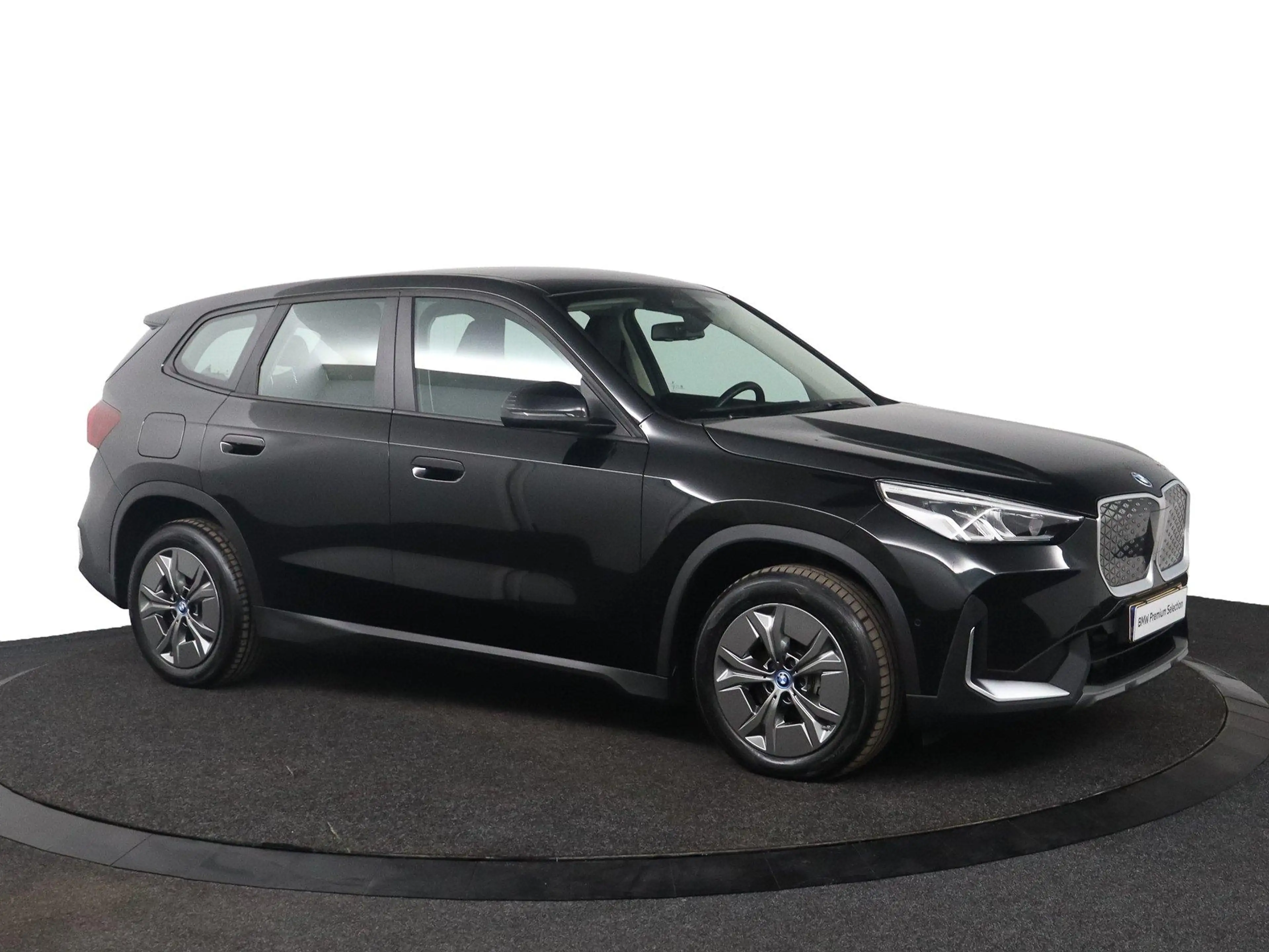 BMW iX1 eDrive20 67 kWh | Camera | Parkeersensoren voor en — photo 12