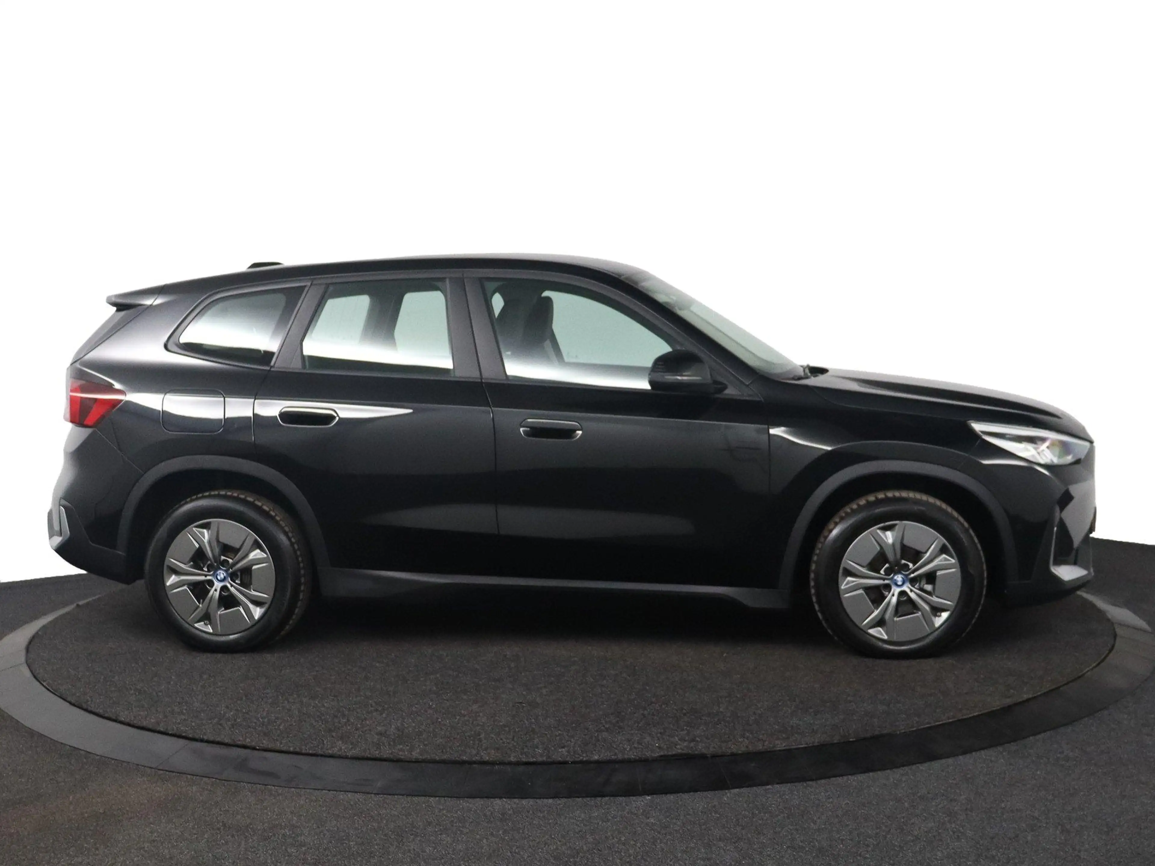 BMW iX1 eDrive20 67 kWh | Camera | Parkeersensoren voor en — photo 11