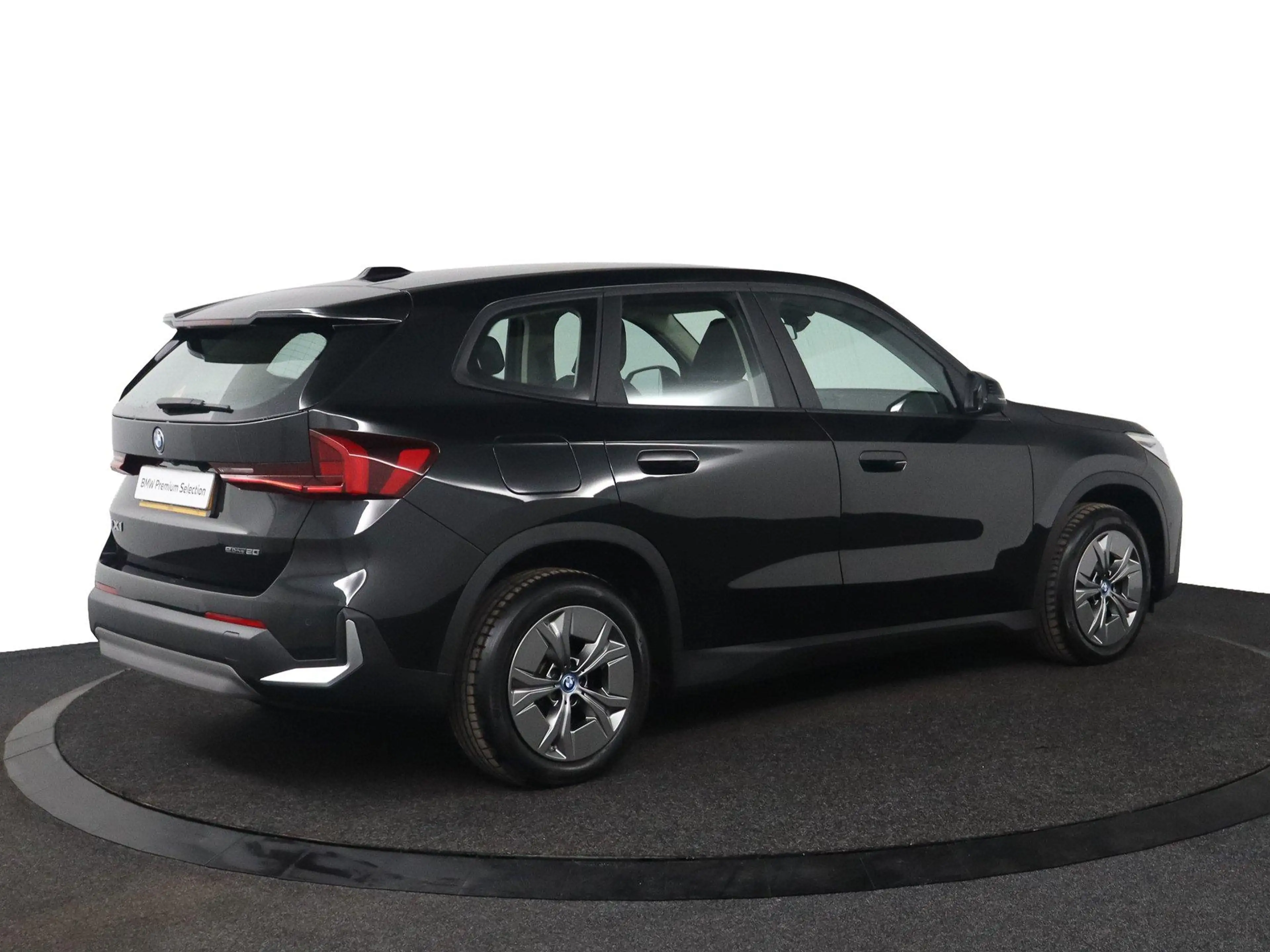 BMW iX1 eDrive20 67 kWh | Camera | Parkeersensoren voor en — photo 2
