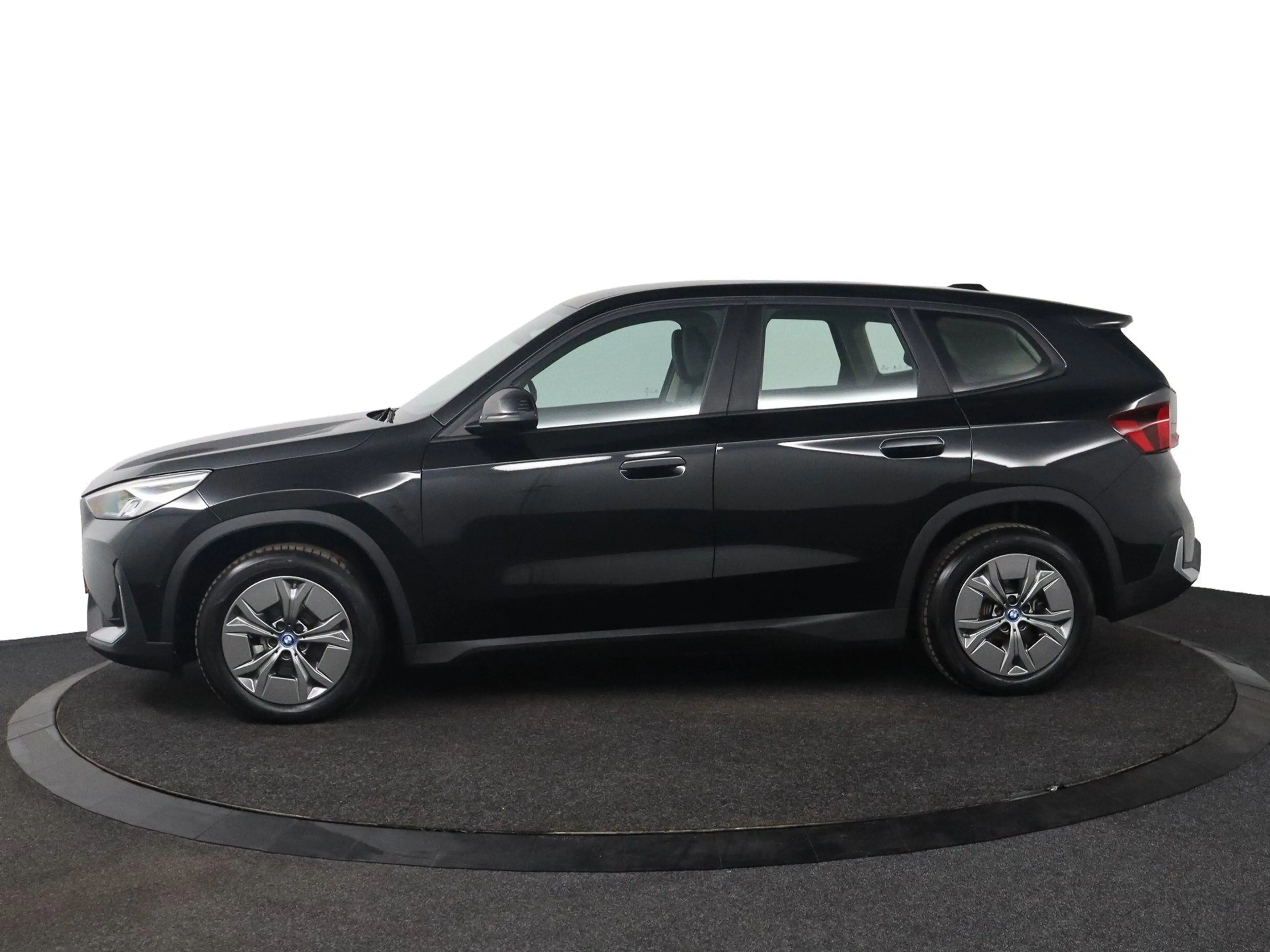 BMW iX1 eDrive20 67 kWh | Camera | Parkeersensoren voor en — photo 3