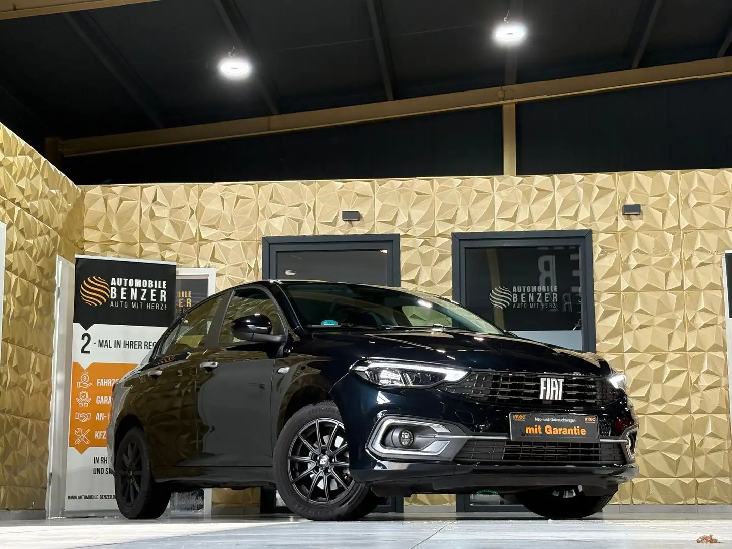 Fiat Tipo Urban/TEMPOMAT/KAMERA/SPURHALTE/KLIMA/1.HAN Schwarz - 1