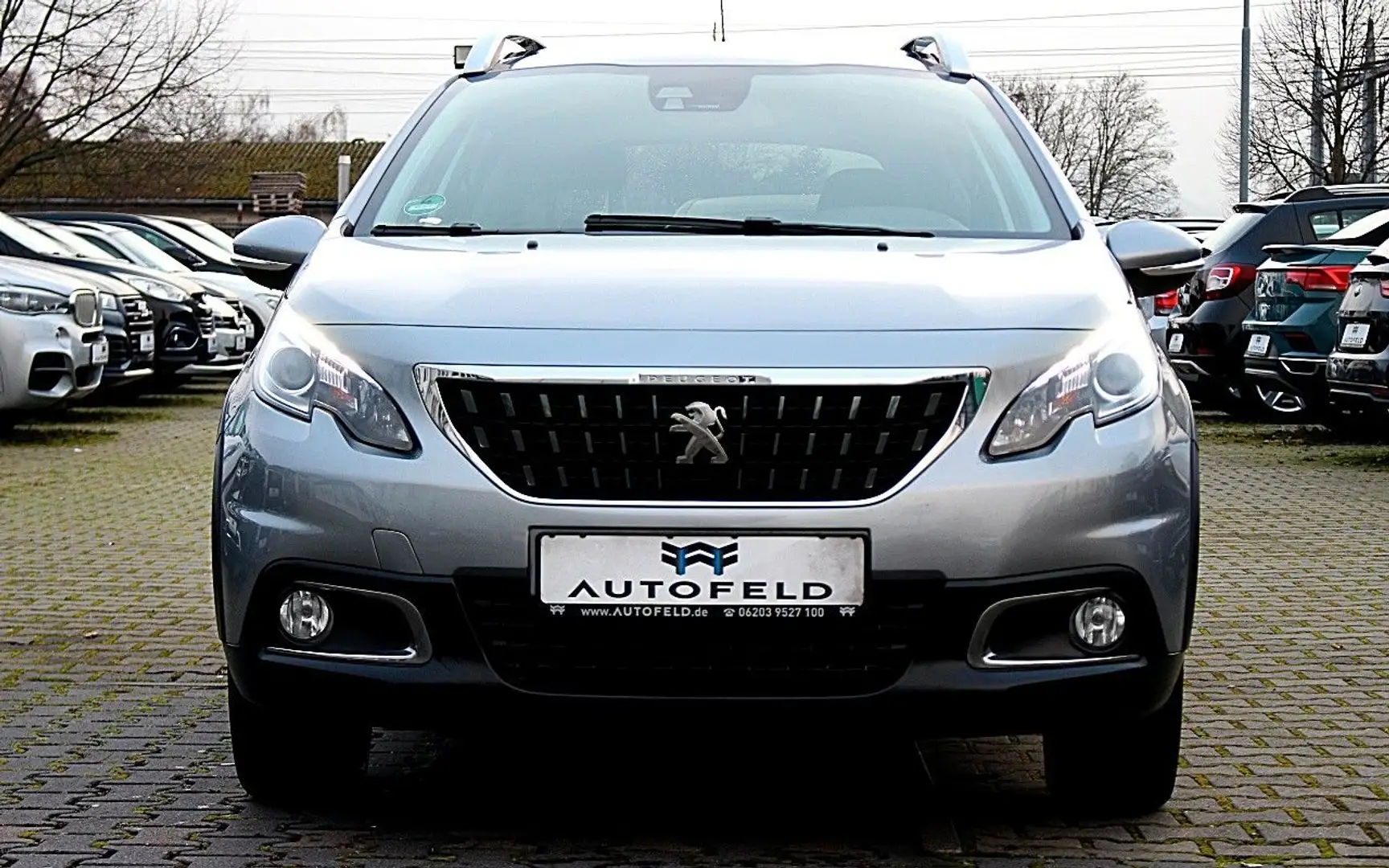 Peugeot 2008 Signature PureTech/VOLL SHEFT/CARPLAY/RCAM/ Grau - 2