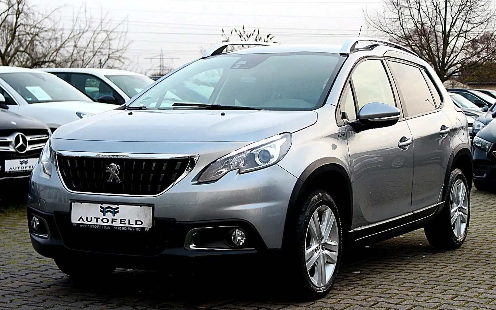 Peugeot 2008 Signature PureTech/VOLL SHEFT/CARPLAY/RCAM/ Grau - 1