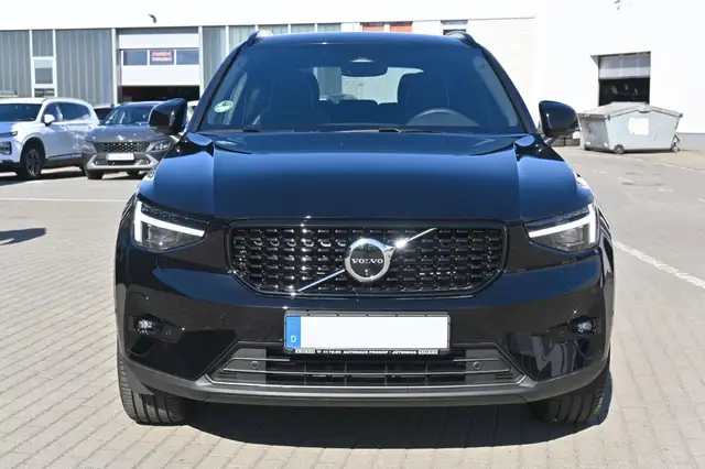Volvo XC40 view 8