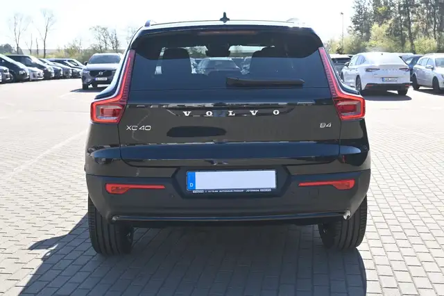 Volvo XC40 view 4