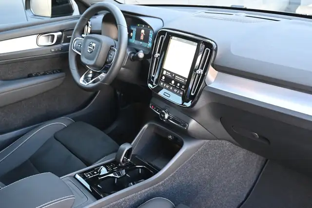 Volvo XC40 view 13
