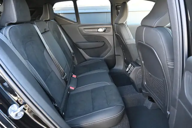 Volvo XC40 view 15