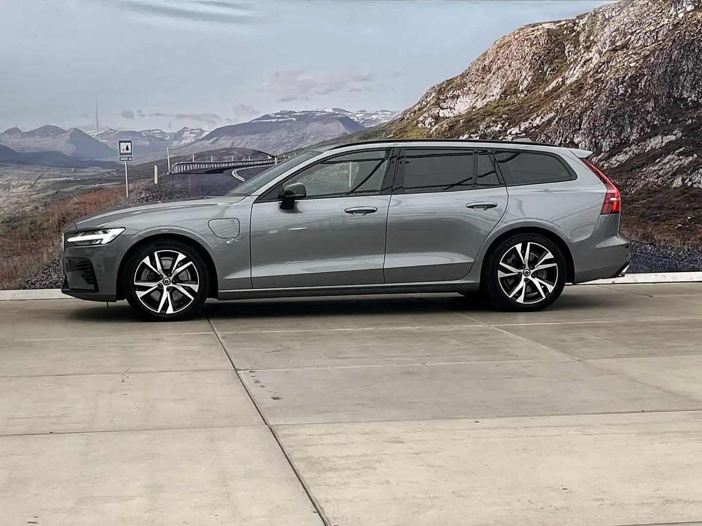 Volvo V60 T8 R-DESIGN **FULL OPTIONS** Gris - 2