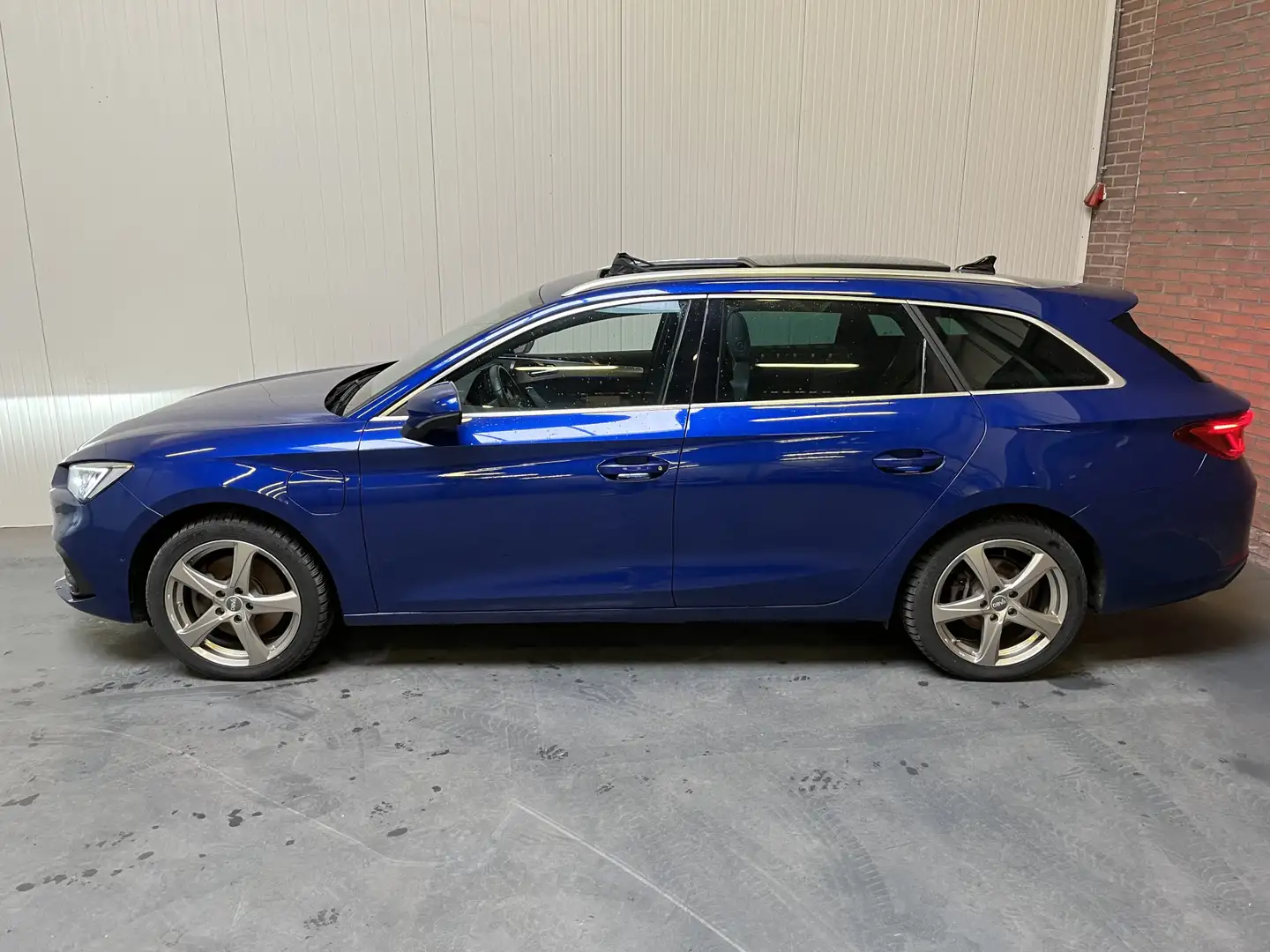 SEAT Leon e-Hybrid Sportstourer 1.4 TSI eHybrid PHEV Xcellence / AUTO Kék - 2