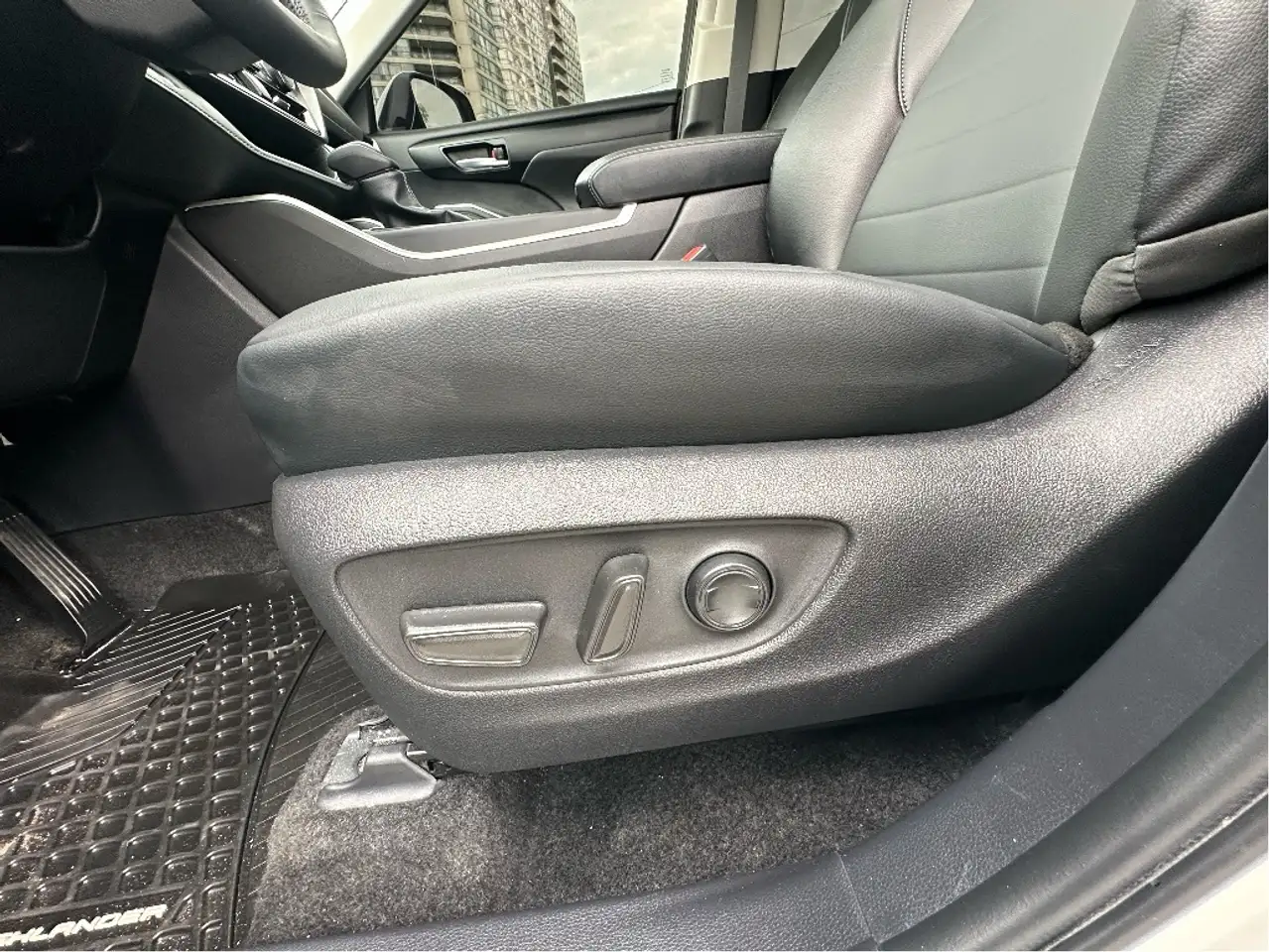 Toyota Highlander снимка Toyota Highlander