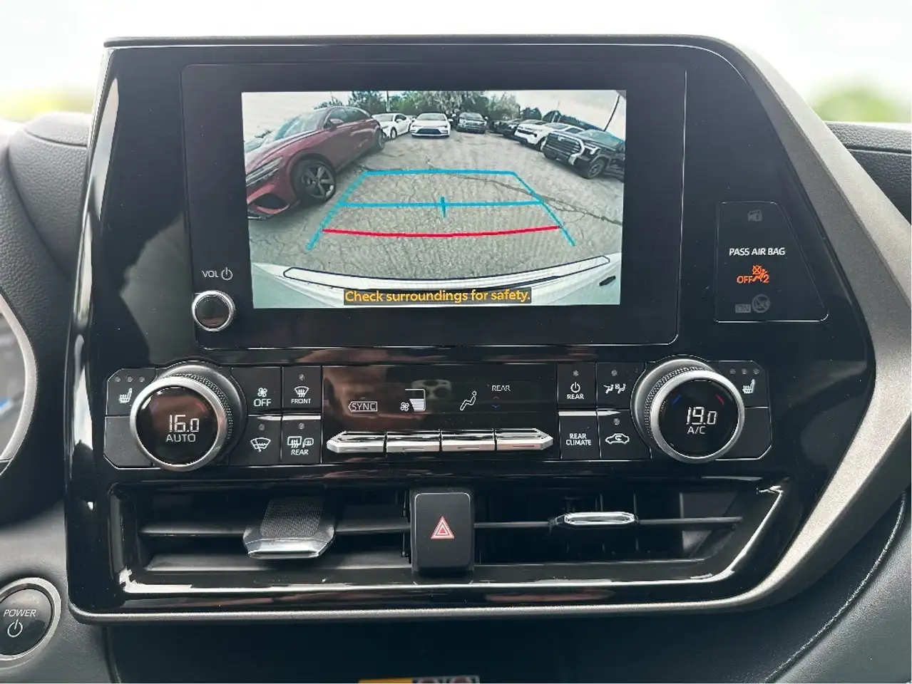 Toyota Highlander снимка Toyota Highlander