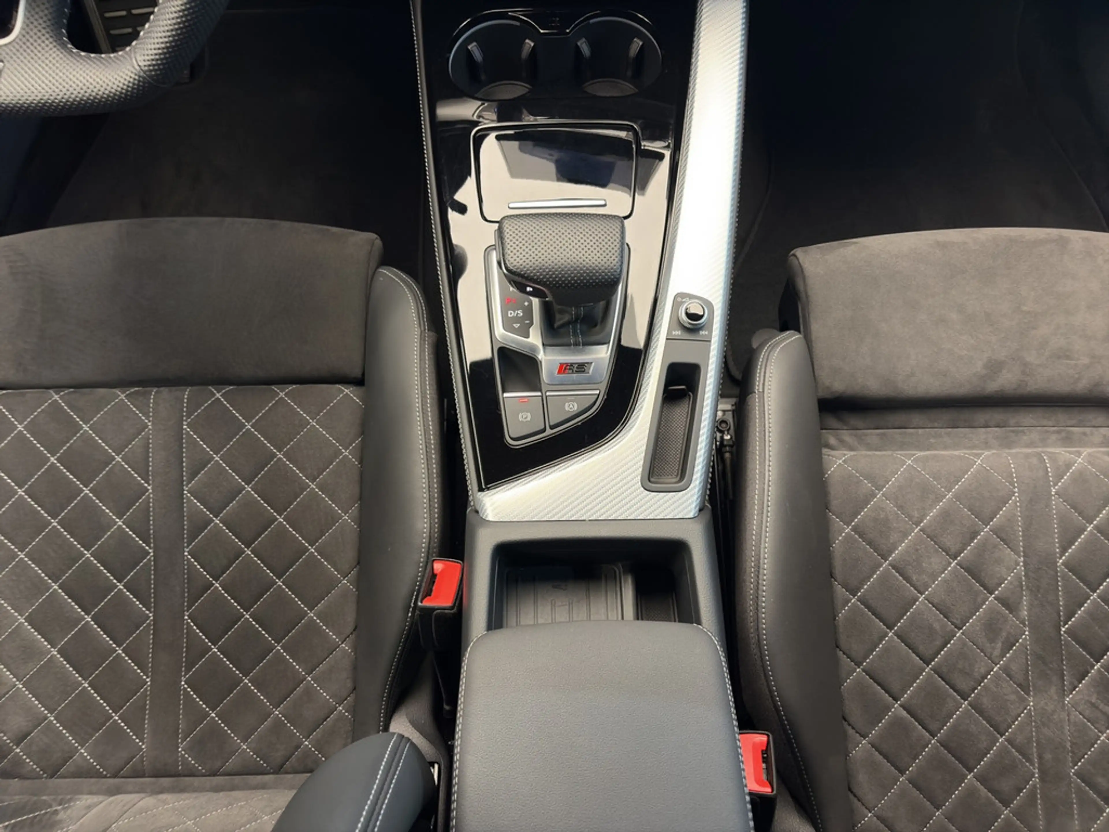 Audi RS4 — photo 14