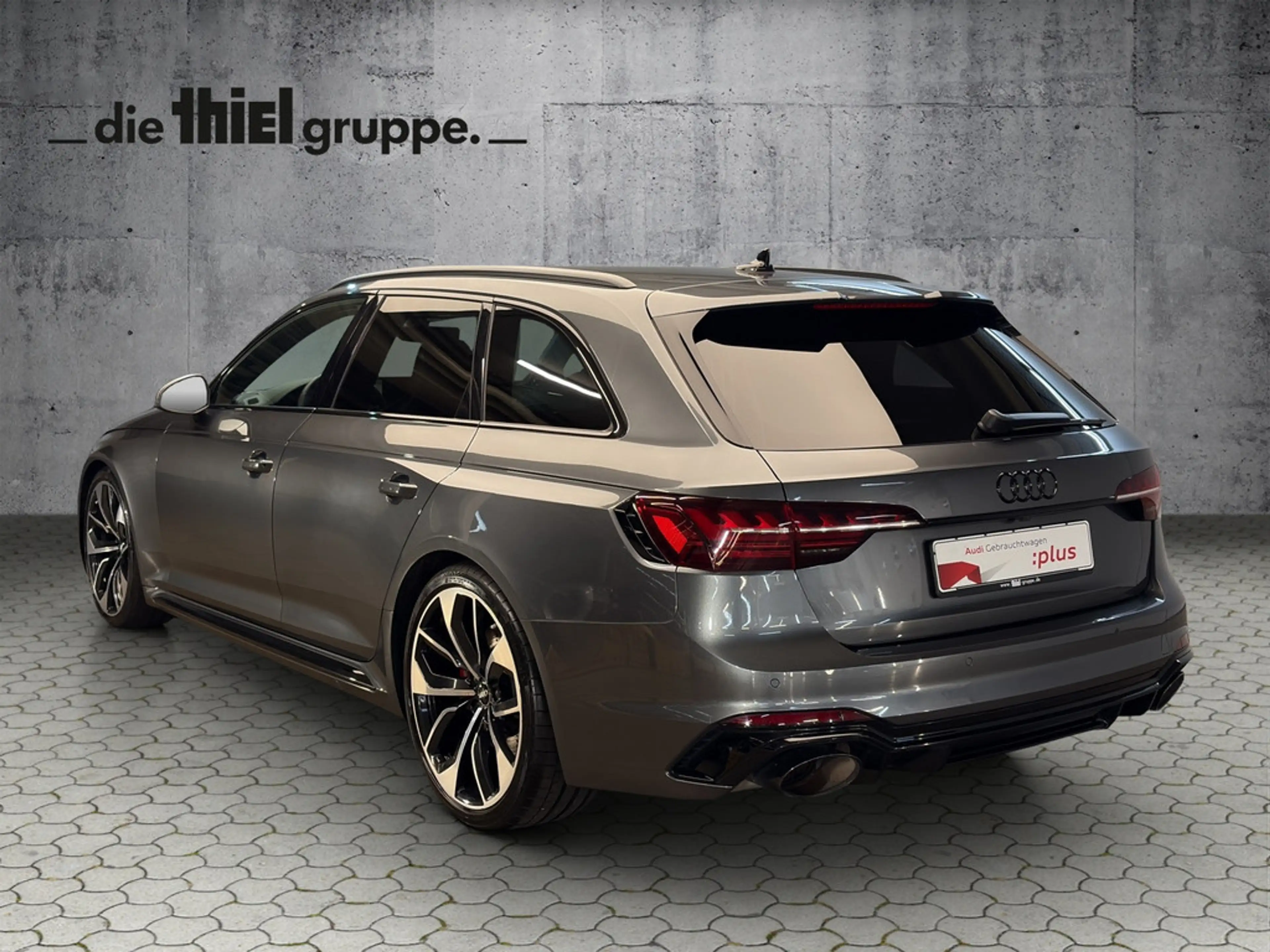 Audi RS4 — photo 7
