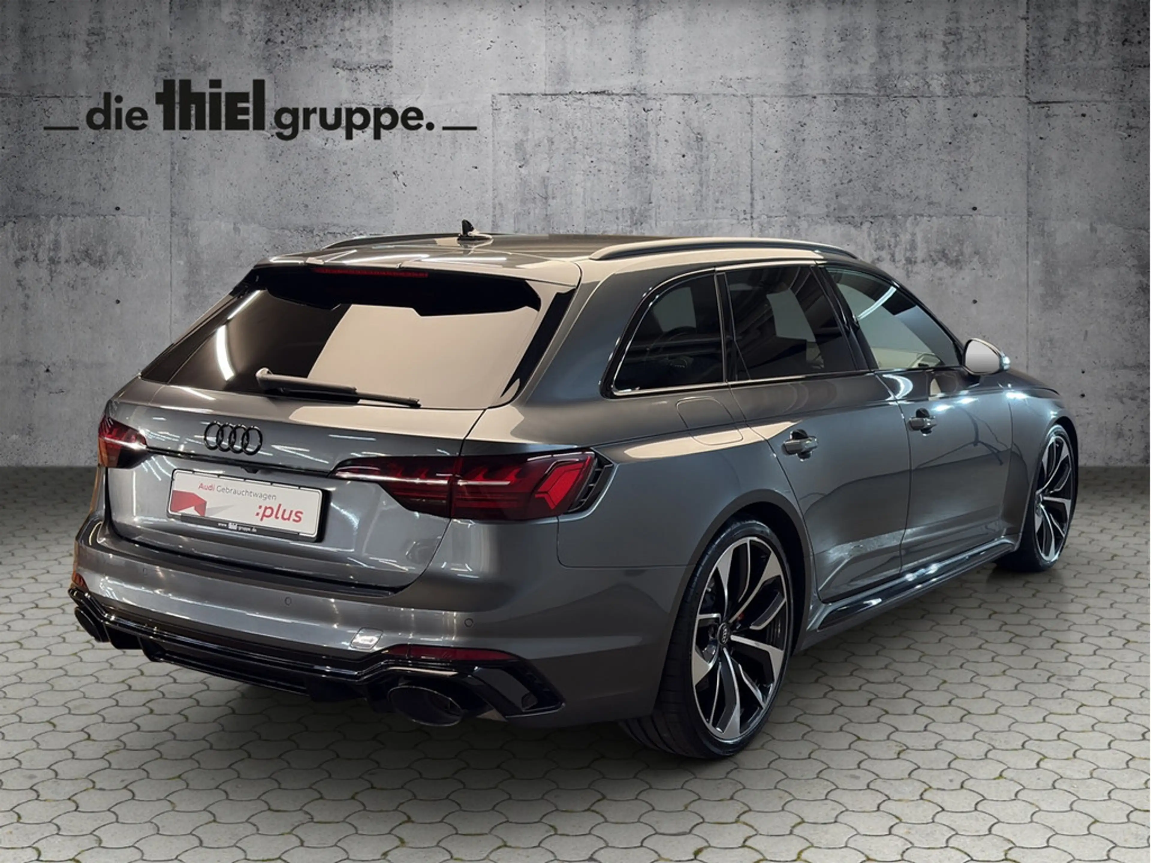 Audi RS4 — photo 5