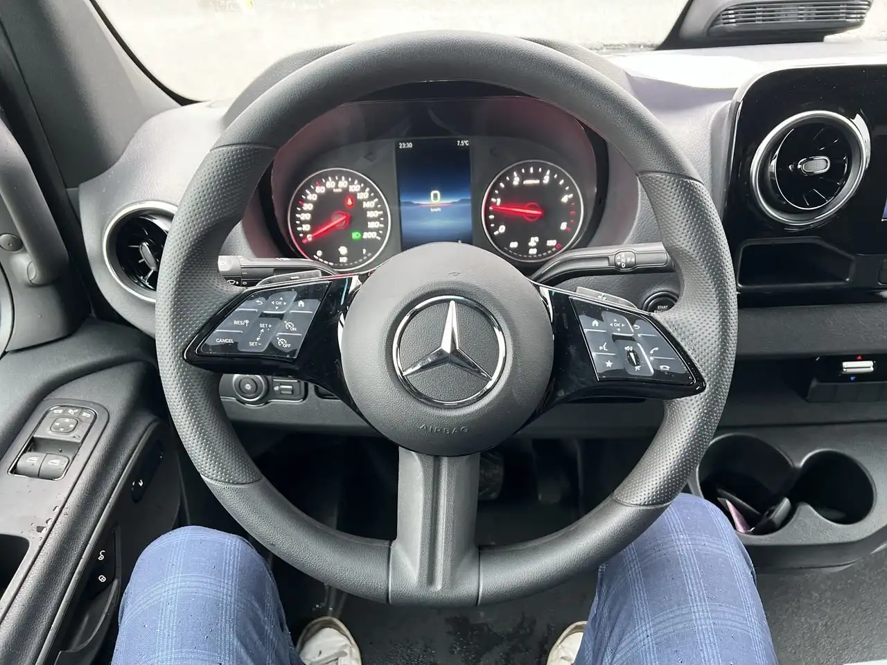 Mercedes-Benz Sprinter снимка Mercedes-Benz Sprinter