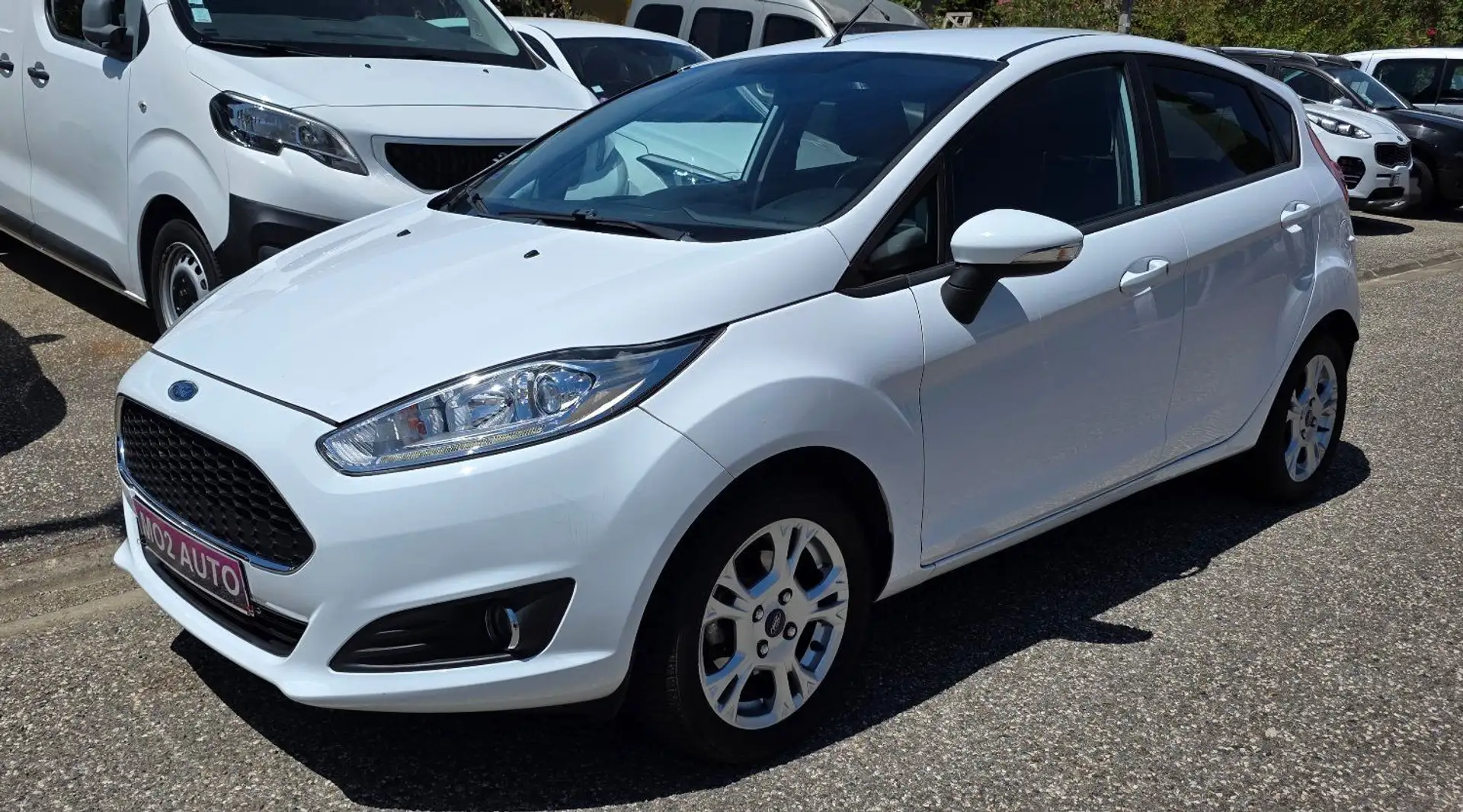 Ford Fiesta Blanc - 1