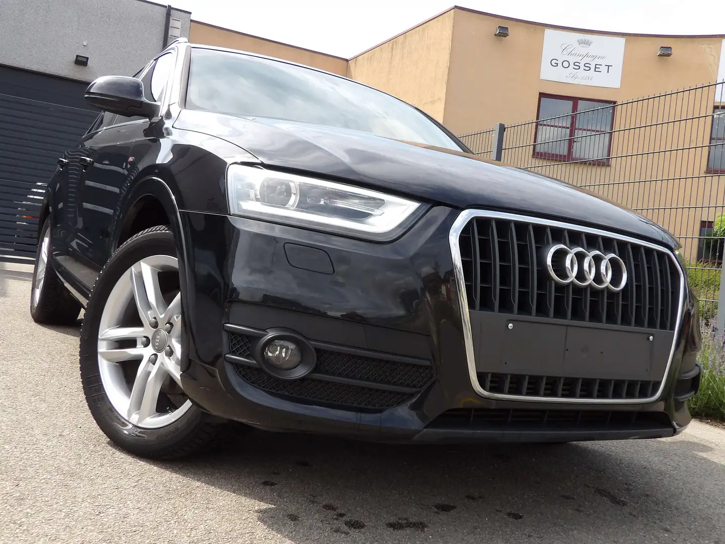 Audi Q3 2.0 TDi S line Nero - 1
