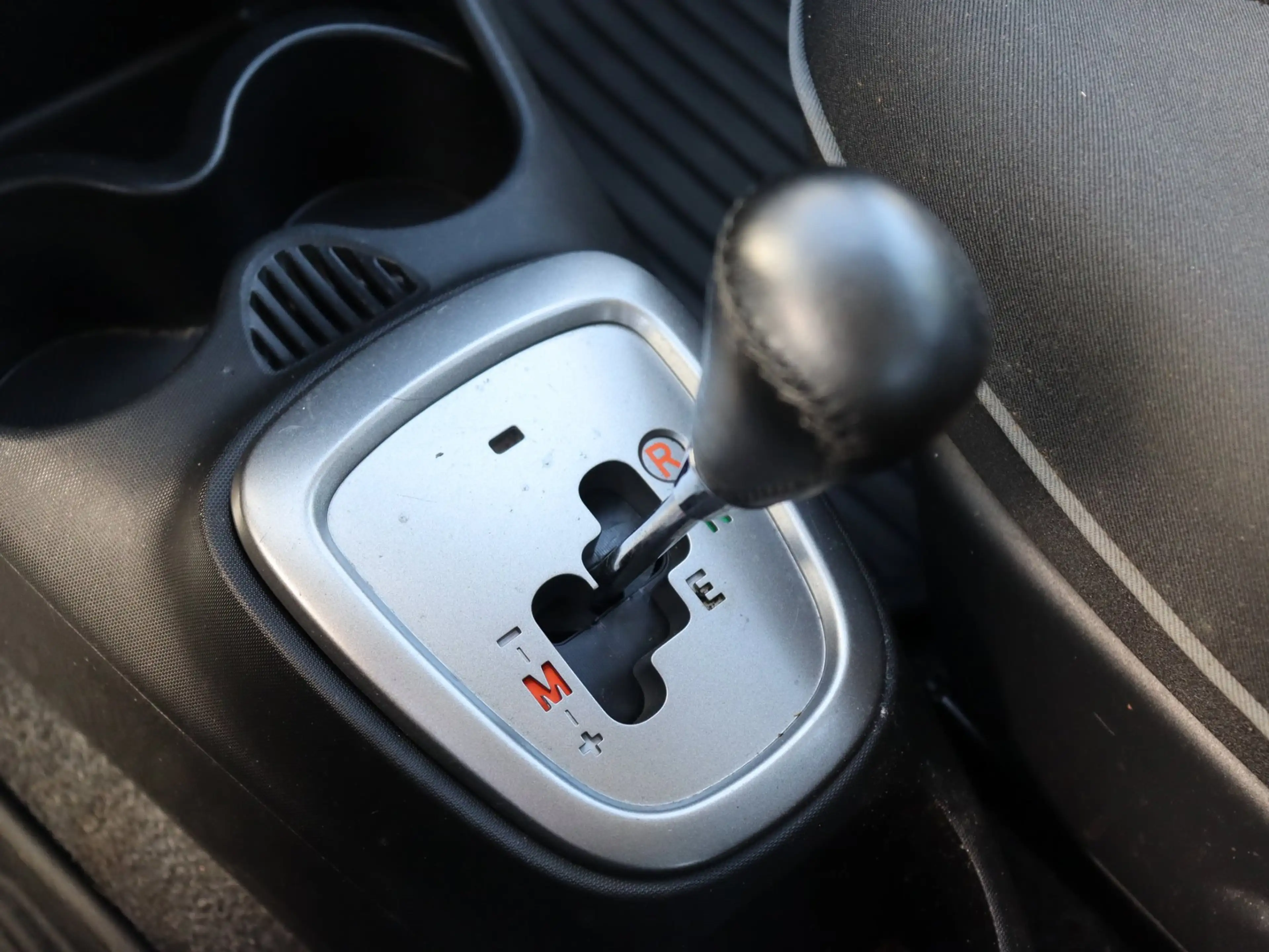 Peugeot 107 1.0 Active automaat LM airco *42.000km* — photo 14