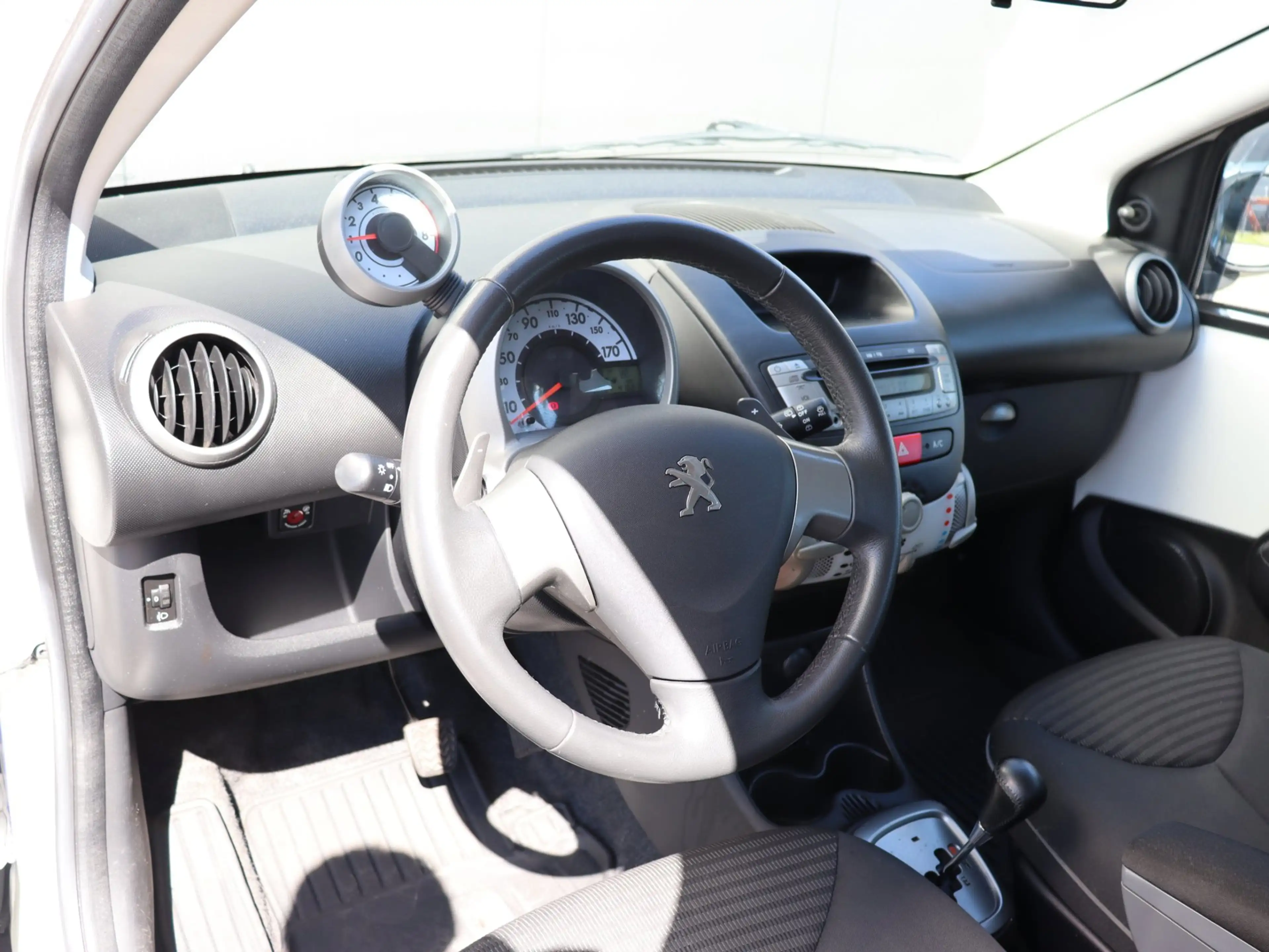 Peugeot 107 1.0 Active automaat LM airco *42.000km* — photo 12