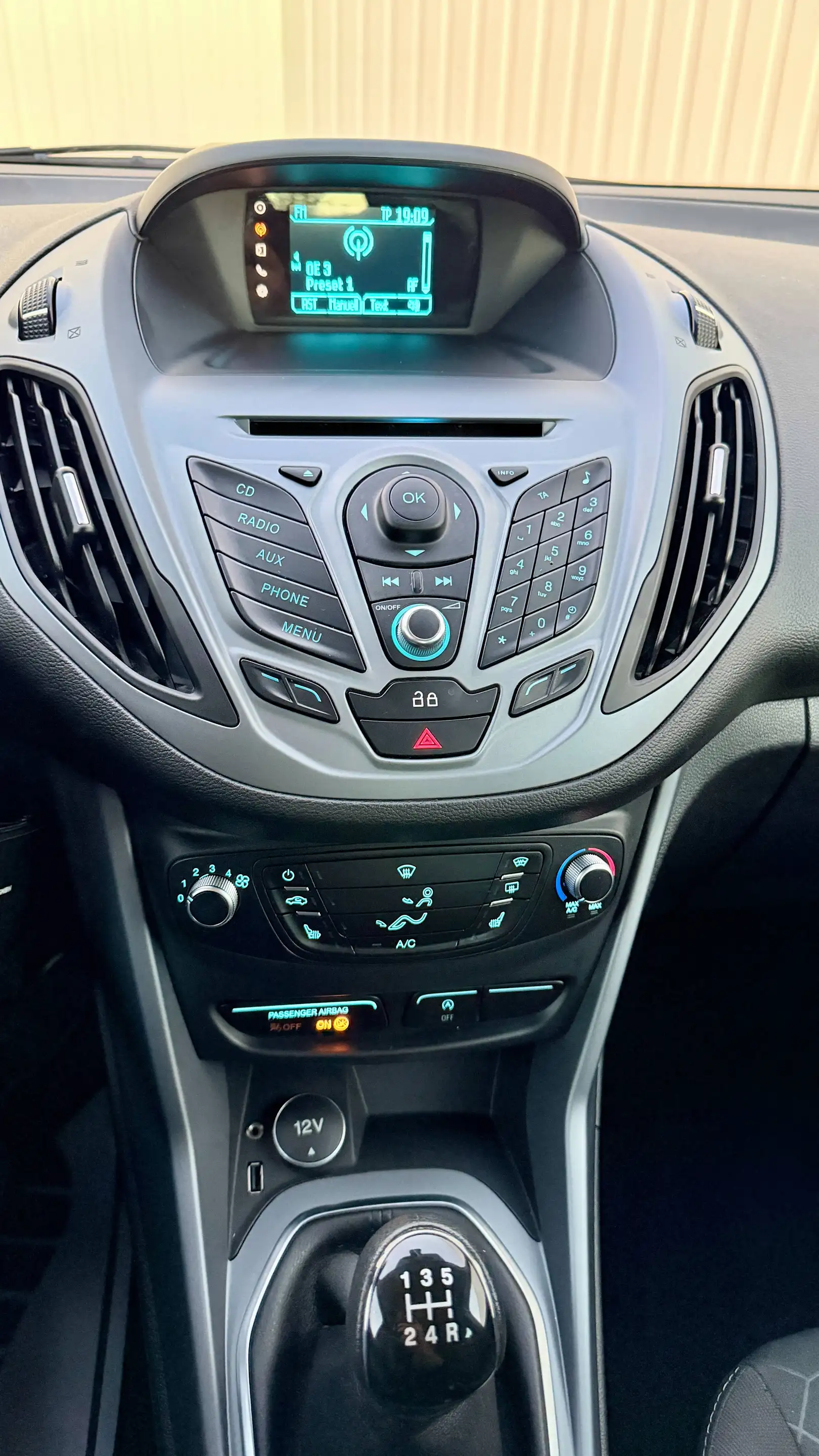 Ford B-Max Sync Edition — photo 12