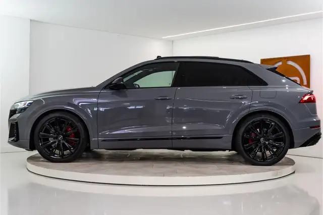Audi Q8 view 2