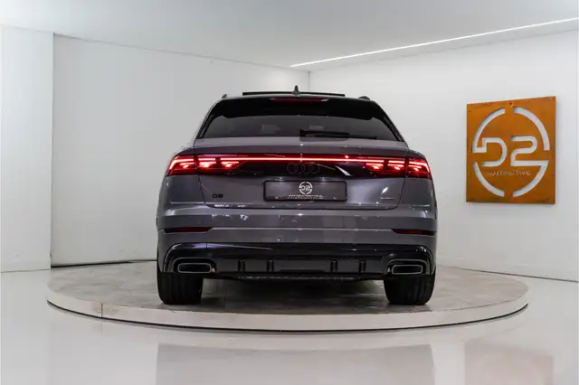 Audi Q8 view 4