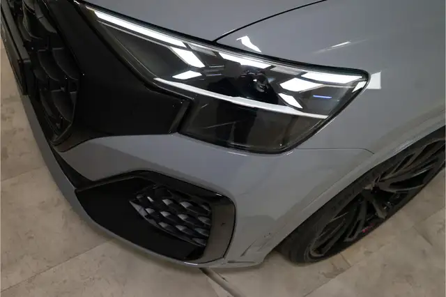 Audi Q8 view 11