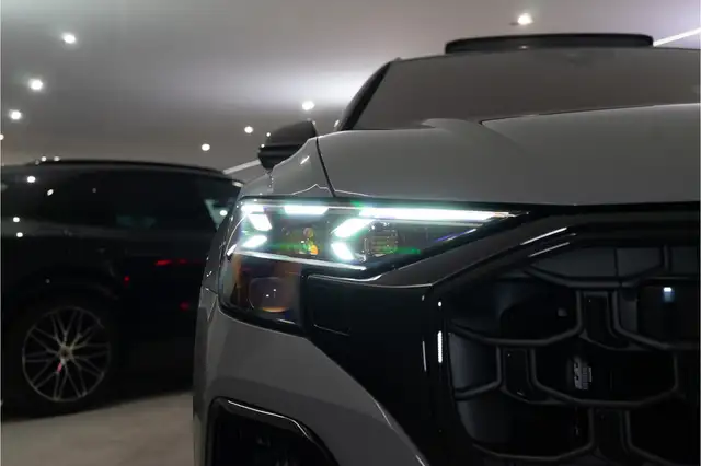 Audi Q8 view 9
