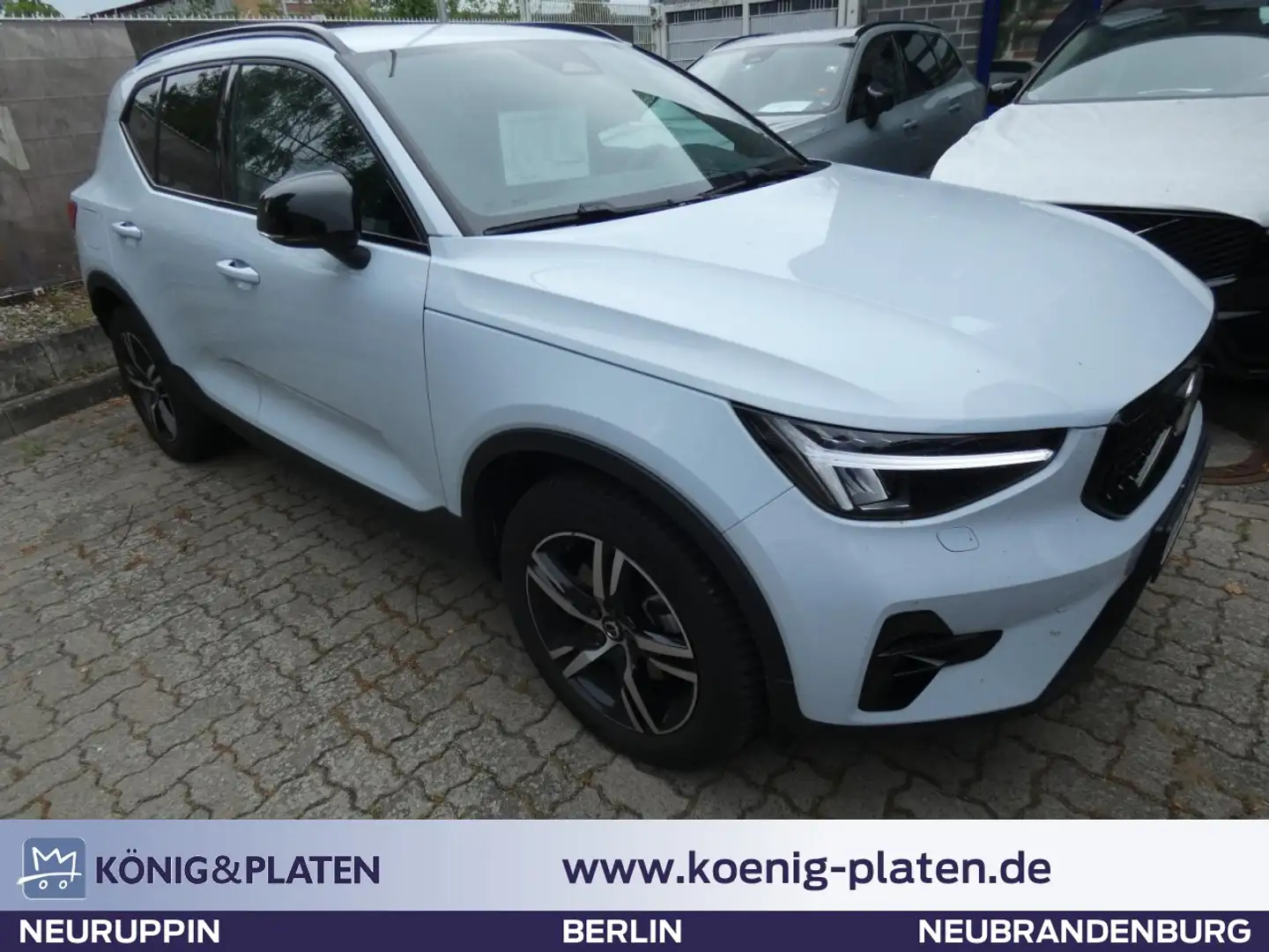 Volvo XC40 B4 2WD Plus Dark (EURO 6d) Klima Navi Blau - 1
