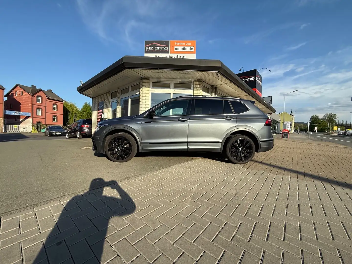 Volkswagen Tiguan Allspace R-Line  7 SITZER KAMERA ACC PANO Grau - 2