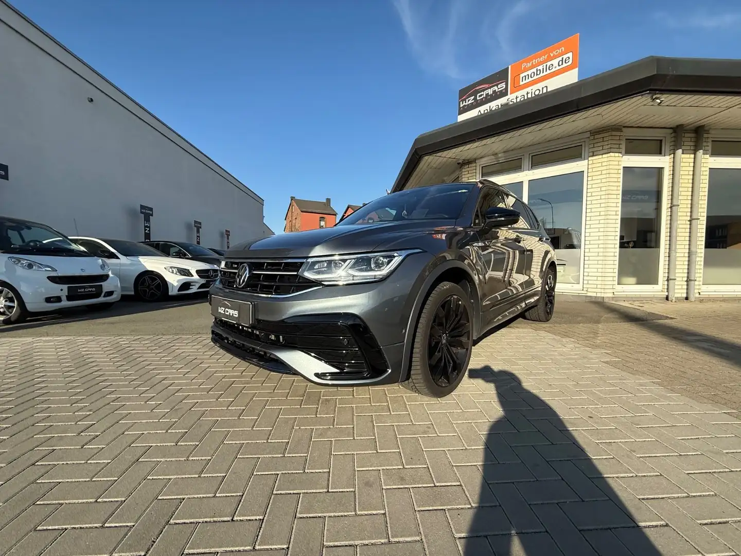 Volkswagen Tiguan Allspace R-Line  7 SITZER KAMERA ACC PANO Grau - 1
