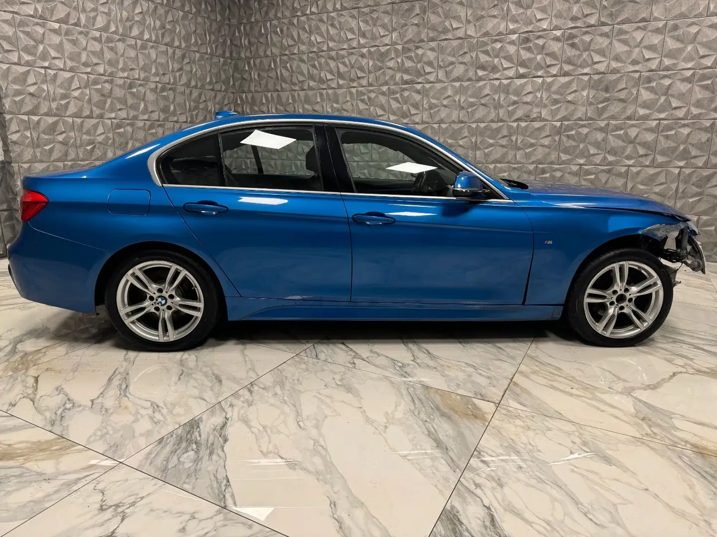 BMW 330 Limousine 330 d M Sport Blau - 1