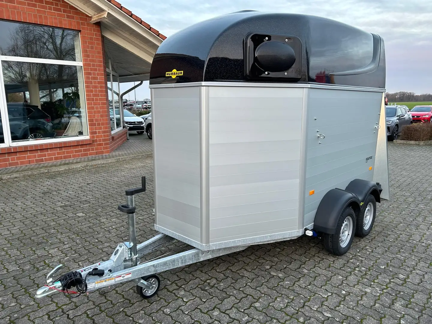 Humbaur Pferdeanhänger Equitos Alu Black 2000 2,0t 100km/h - 1