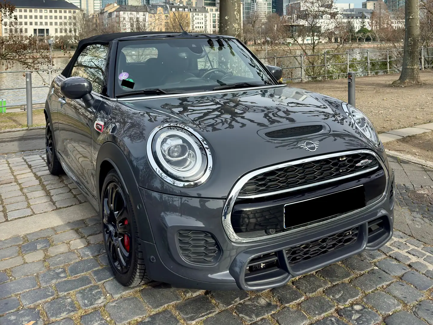 MINI John Cooper Works Cabrio HUD, Navi, Leder, Harma (opt. WR auf Sportfelgen) Šedá - 1