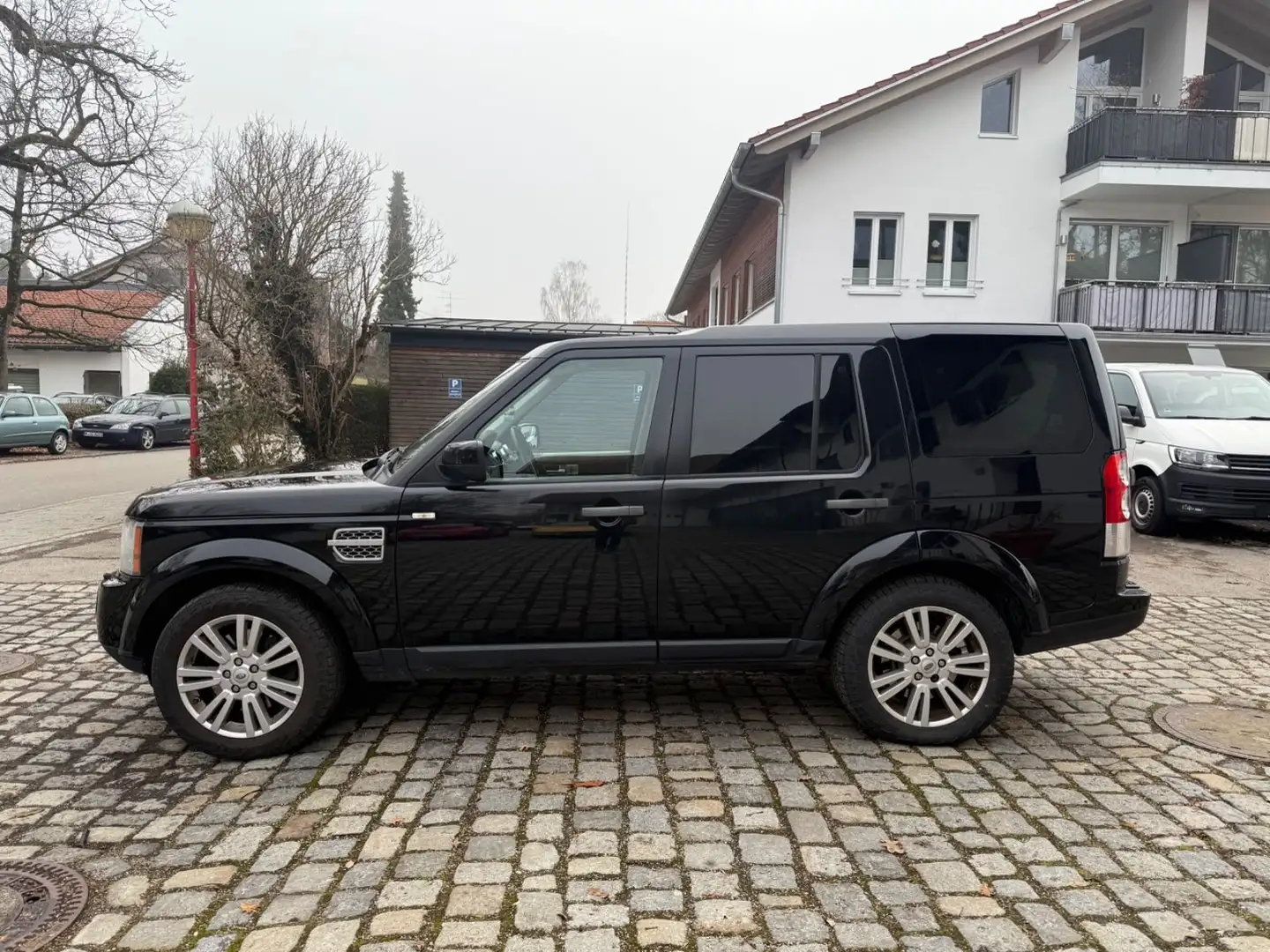 Land Rover Discovery 4 TDV6 HSE*7-Sitzer*PANO*Entertaiment* Schwarz - 2