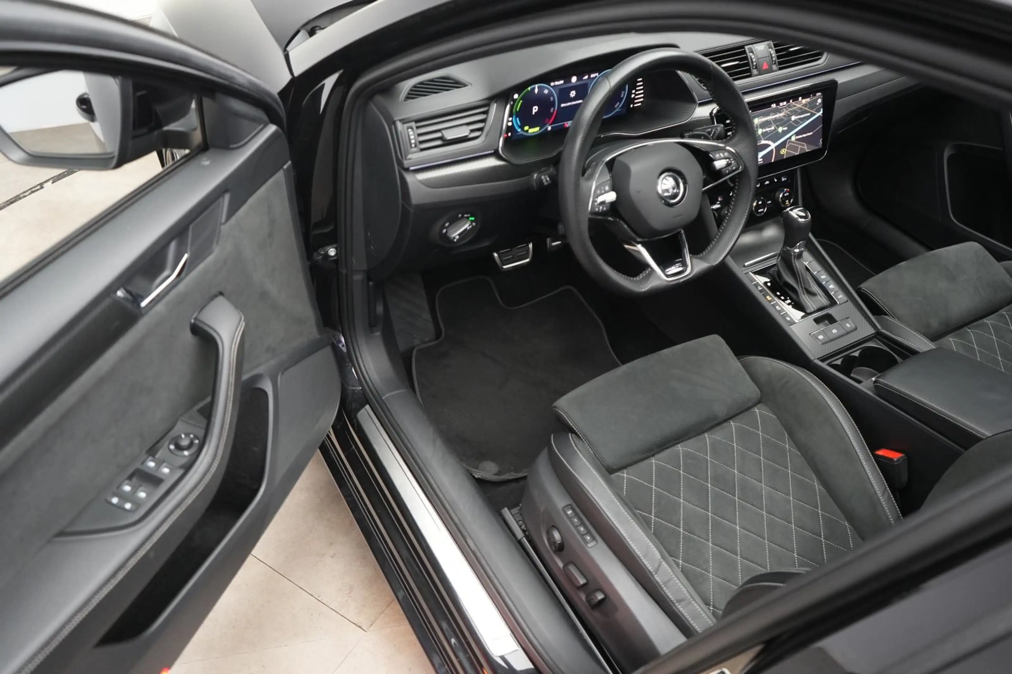 Skoda Superb 1.4 TSI iV DSG Sportline ACC/Kamera/Virtu — photo 15